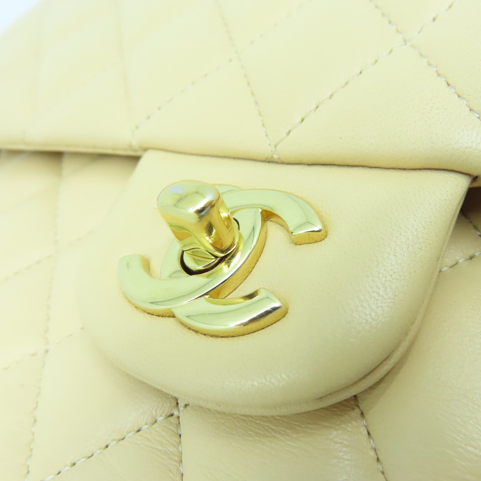 CHANEL 菱格羊皮皮革Classic 25cm金扣鏈帶肩背袋米色