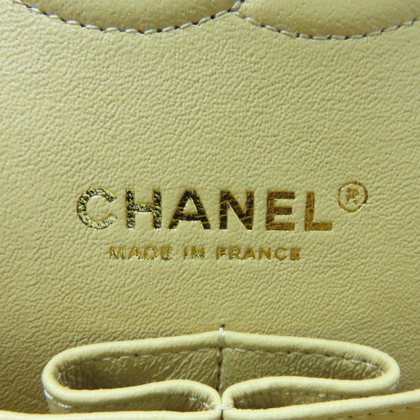 CHANEL 菱格羊皮皮革Classic 25cm金扣鏈帶肩背袋米色