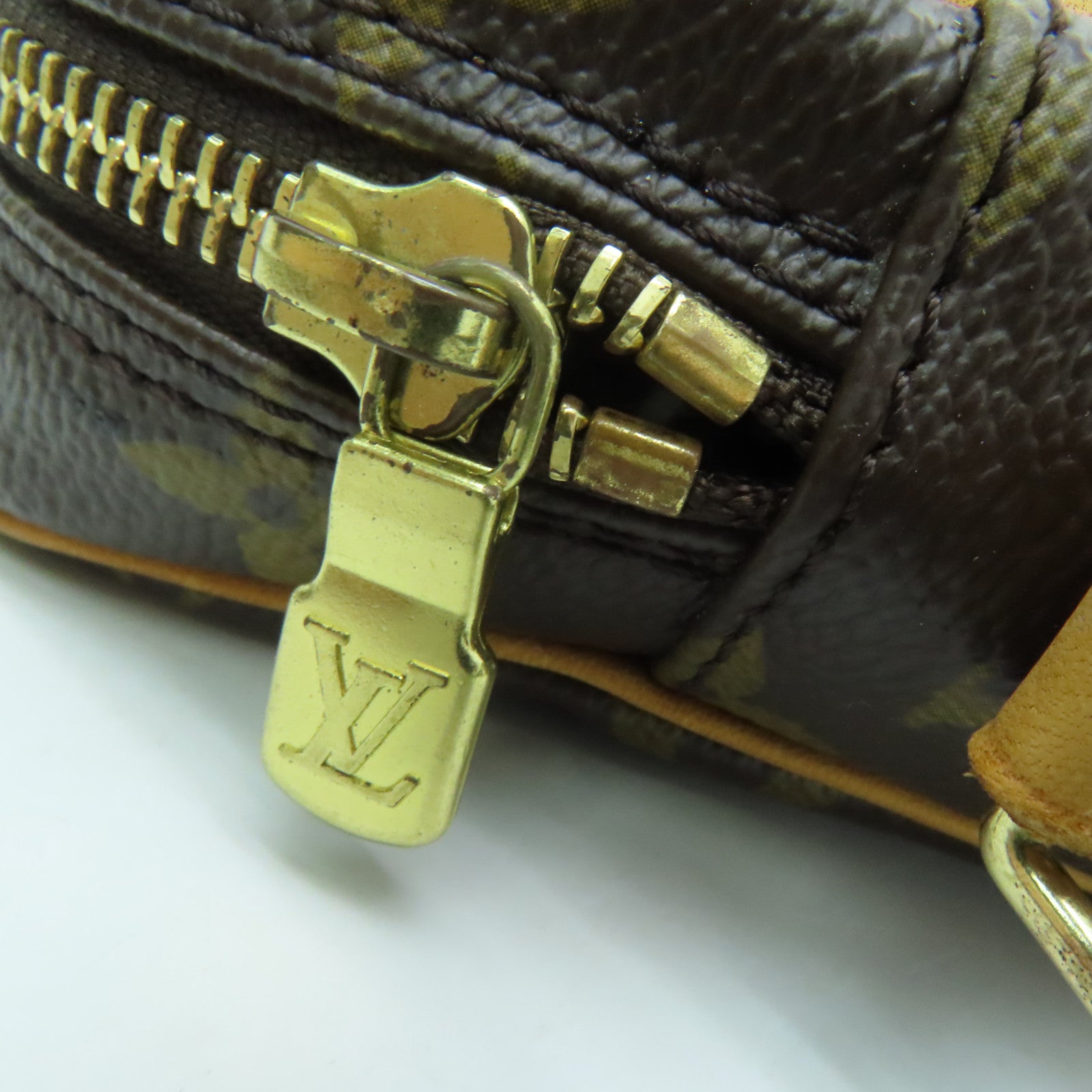 LOUIS VUITTON Monogram Danube Shoulder Bag金扣肩背袋啡色