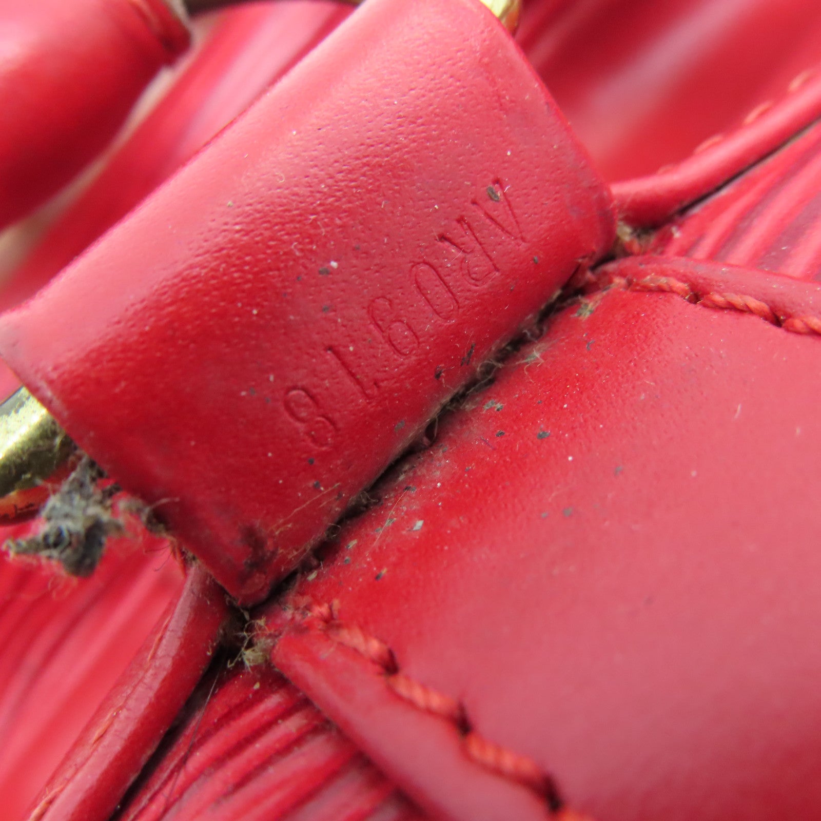 LOUIS VUITTON Epi Randene PM金扣肩背袋红色