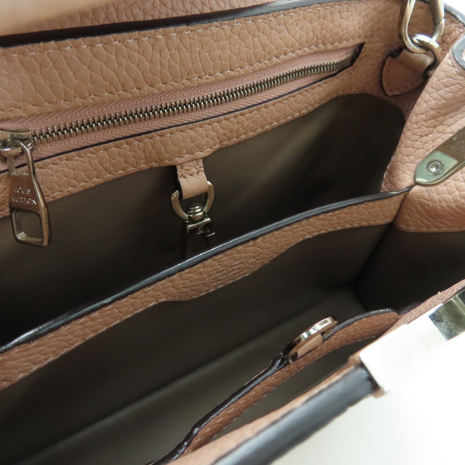 LOUIS VUITTON 牛皮皮革Capucines BB银扣手挽肩背两用袋粉红色
