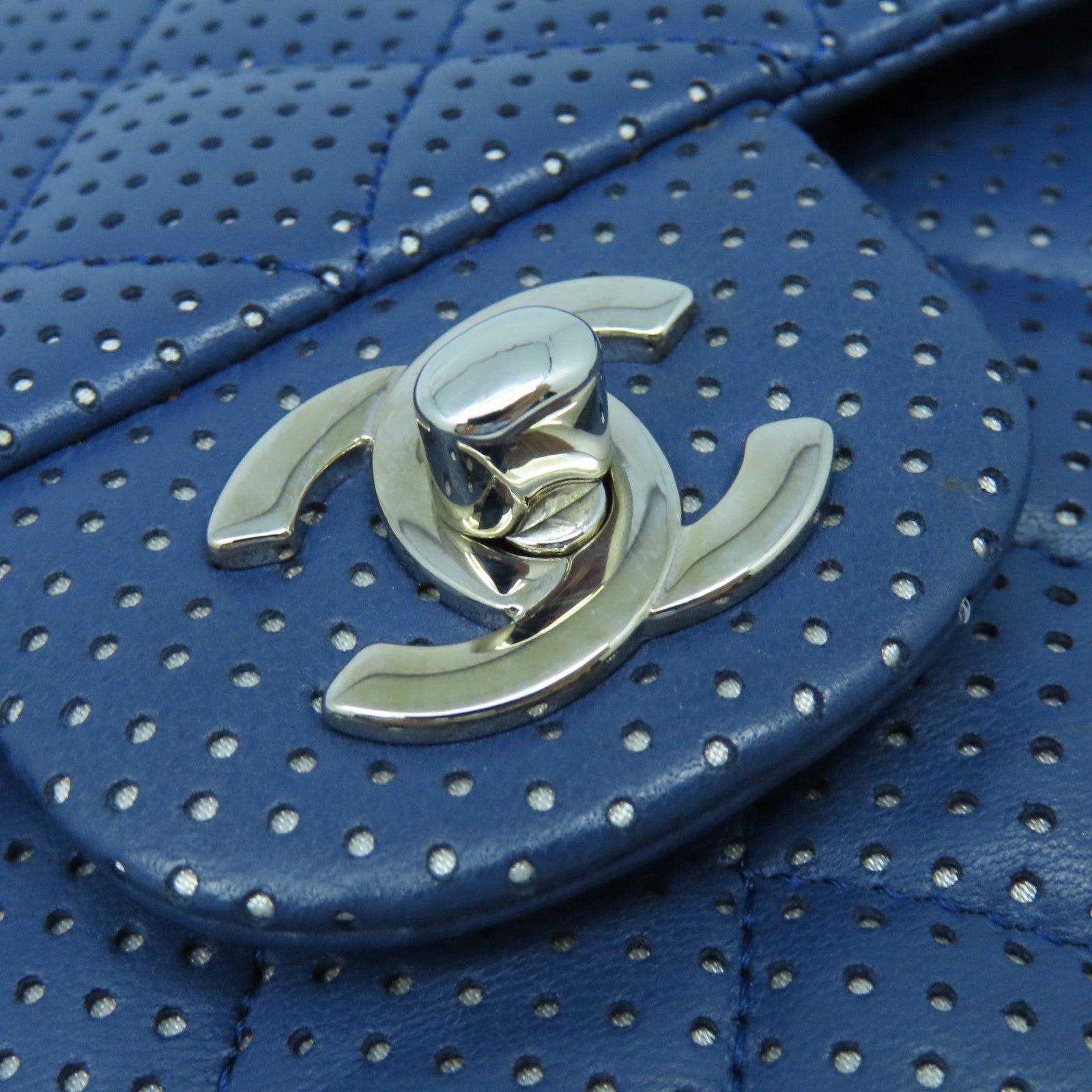 CHANEL rhombic cowhide leather Chain Shoulder silver buckle chain shoulder bag blue