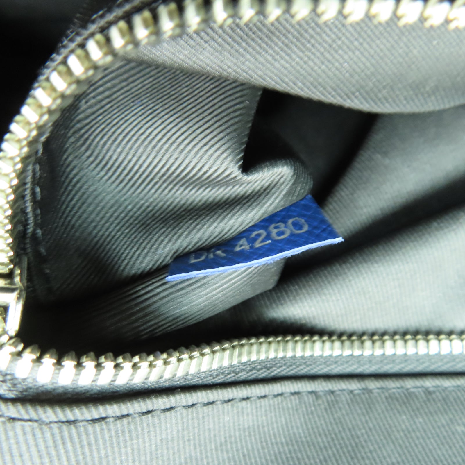 LOUIS VUITTON Taiga Rucksack銀扣背包深藍色