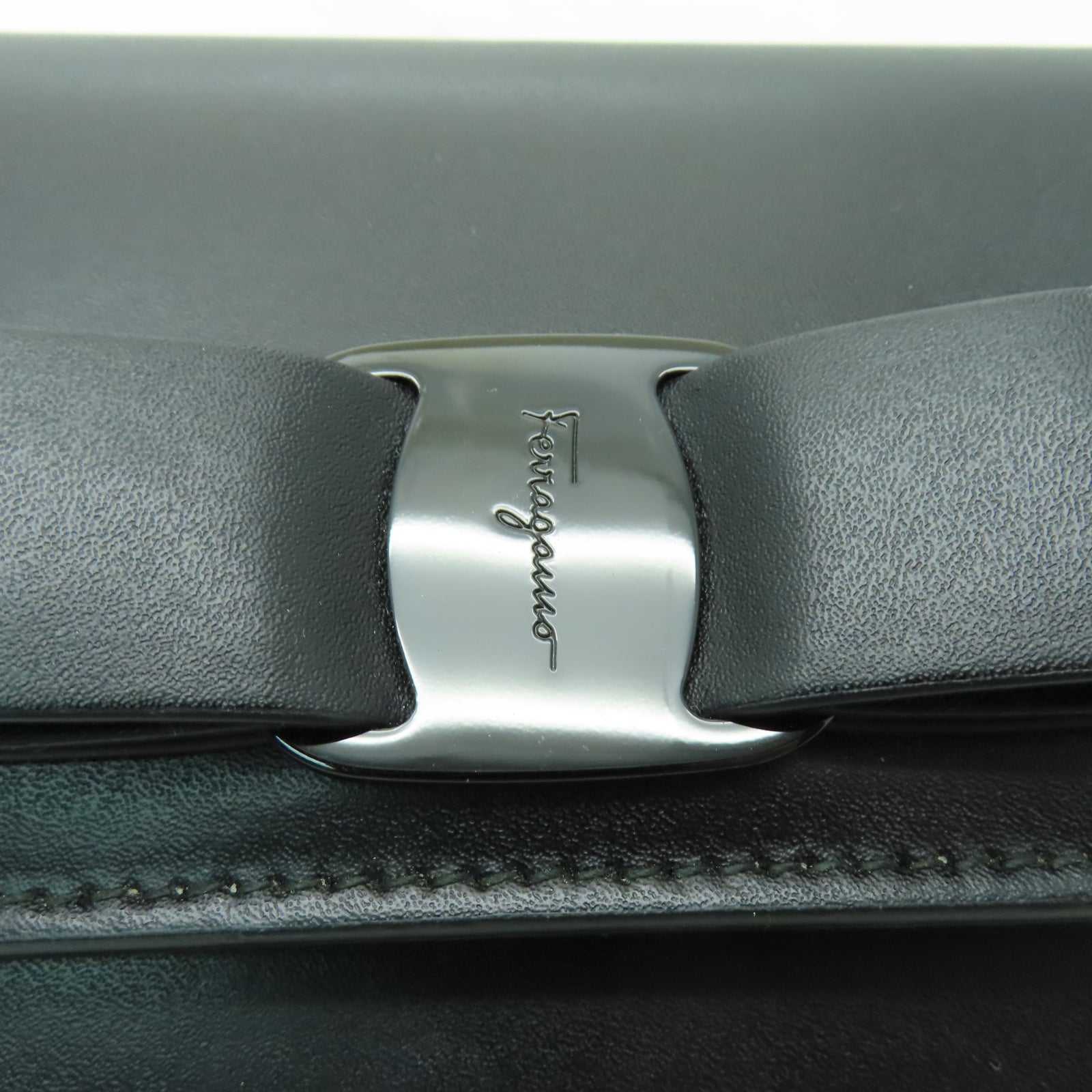 Salvatore Ferragamo 牛皮皮革Shoulder Bag鏈帶肩背袋黑色