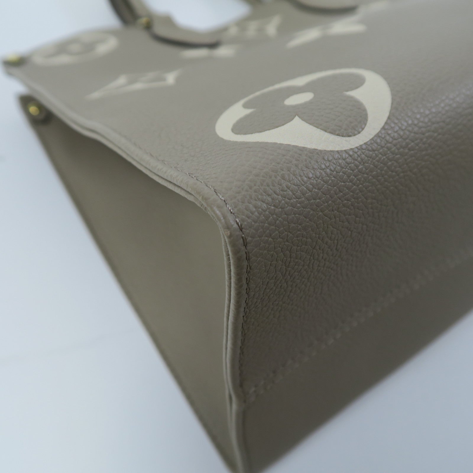 LOUIS VUITTON Monogram Empreinte OnTheGo MM金扣手挽肩背兩用袋斑鳩灰色/奶油色