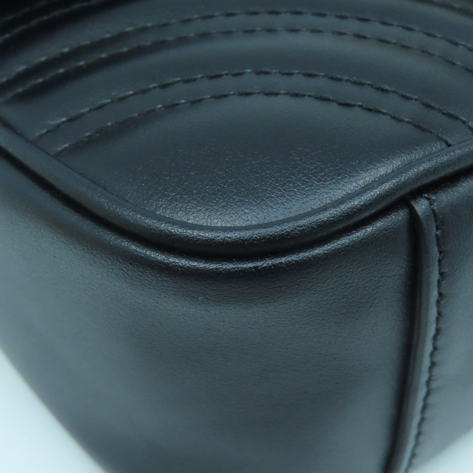 GUCCI cowhide leather GG Marmont gold buckle chain shoulder bag black