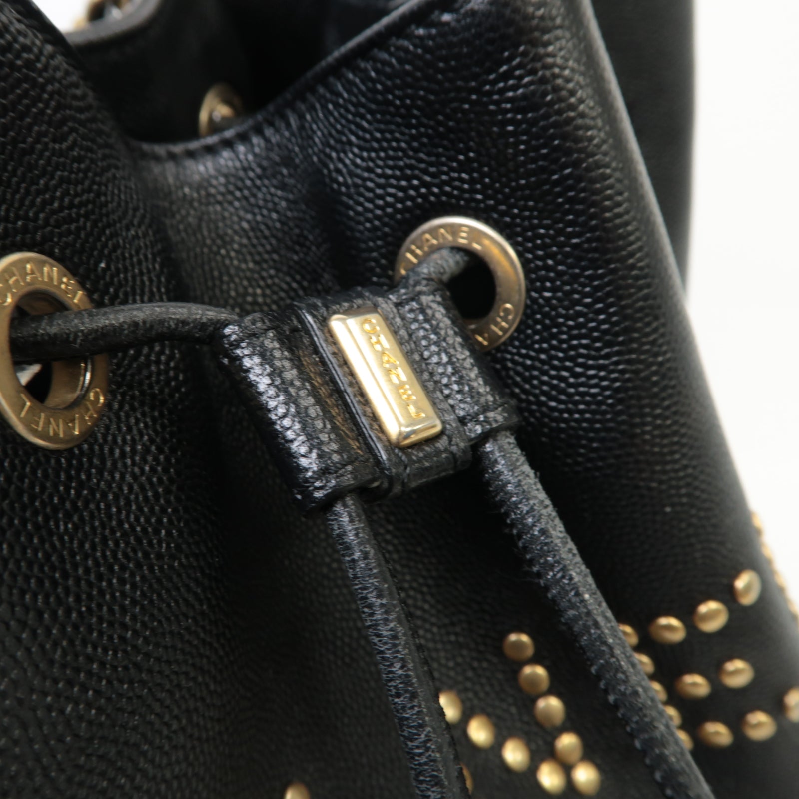 CHANEL Caviar皮革Chain Shoulder金扣鏈帶肩背袋黑色