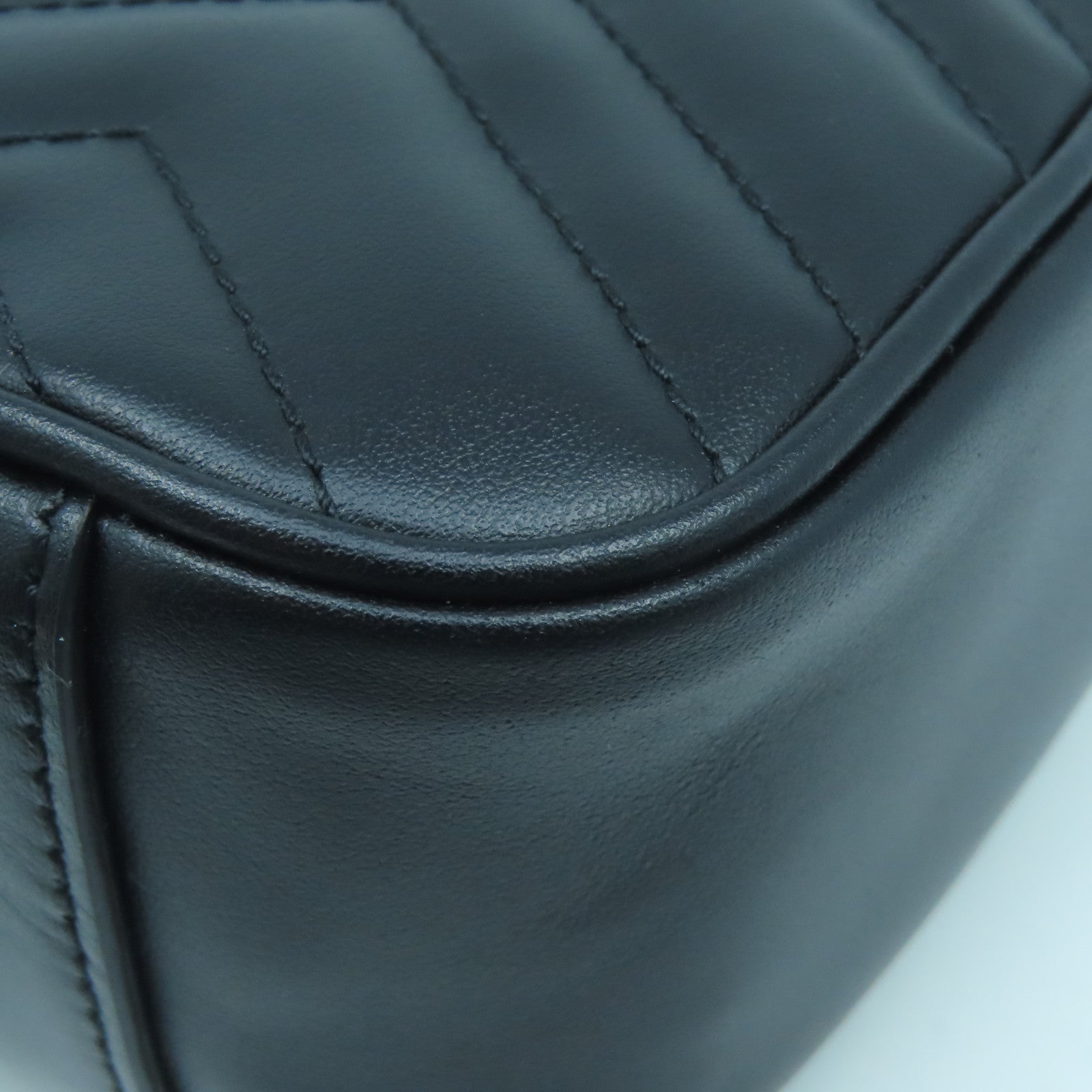 GUCCI cowhide leather GG Marmont gold buckle chain shoulder bag black