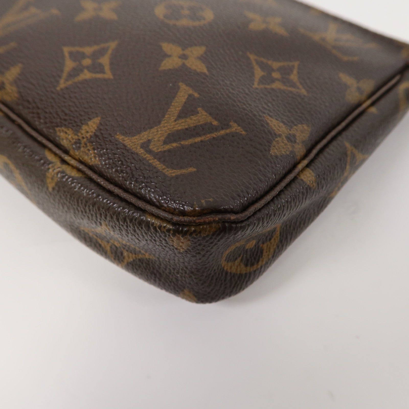 LOUIS VUITTON Monogram Pochette Accessories金扣手拿包啡色