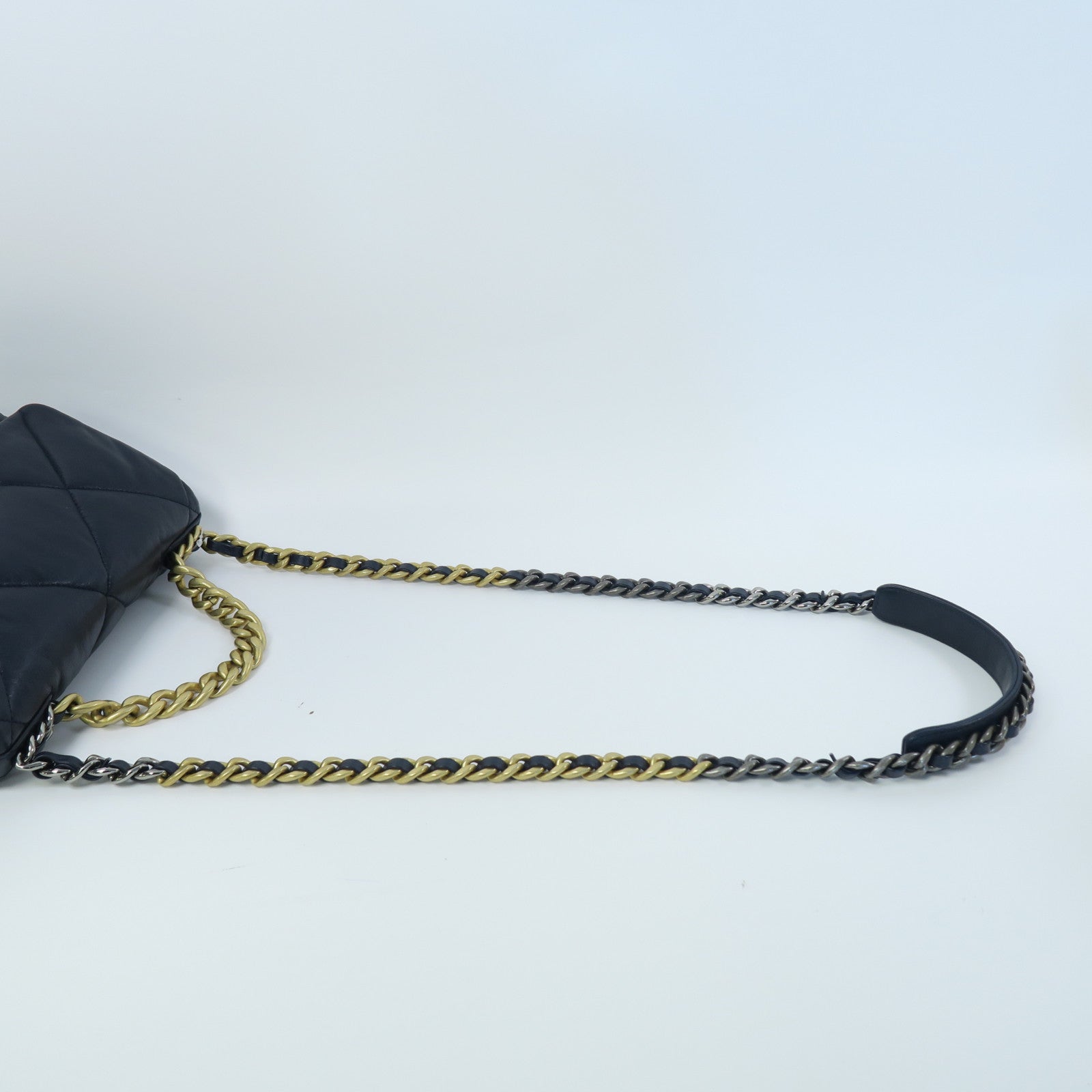 CHANEL 菱格皮革Chanel 19 Chain Shoulder金扣/銀扣鏈帶手挽肩背兩用袋深藍色