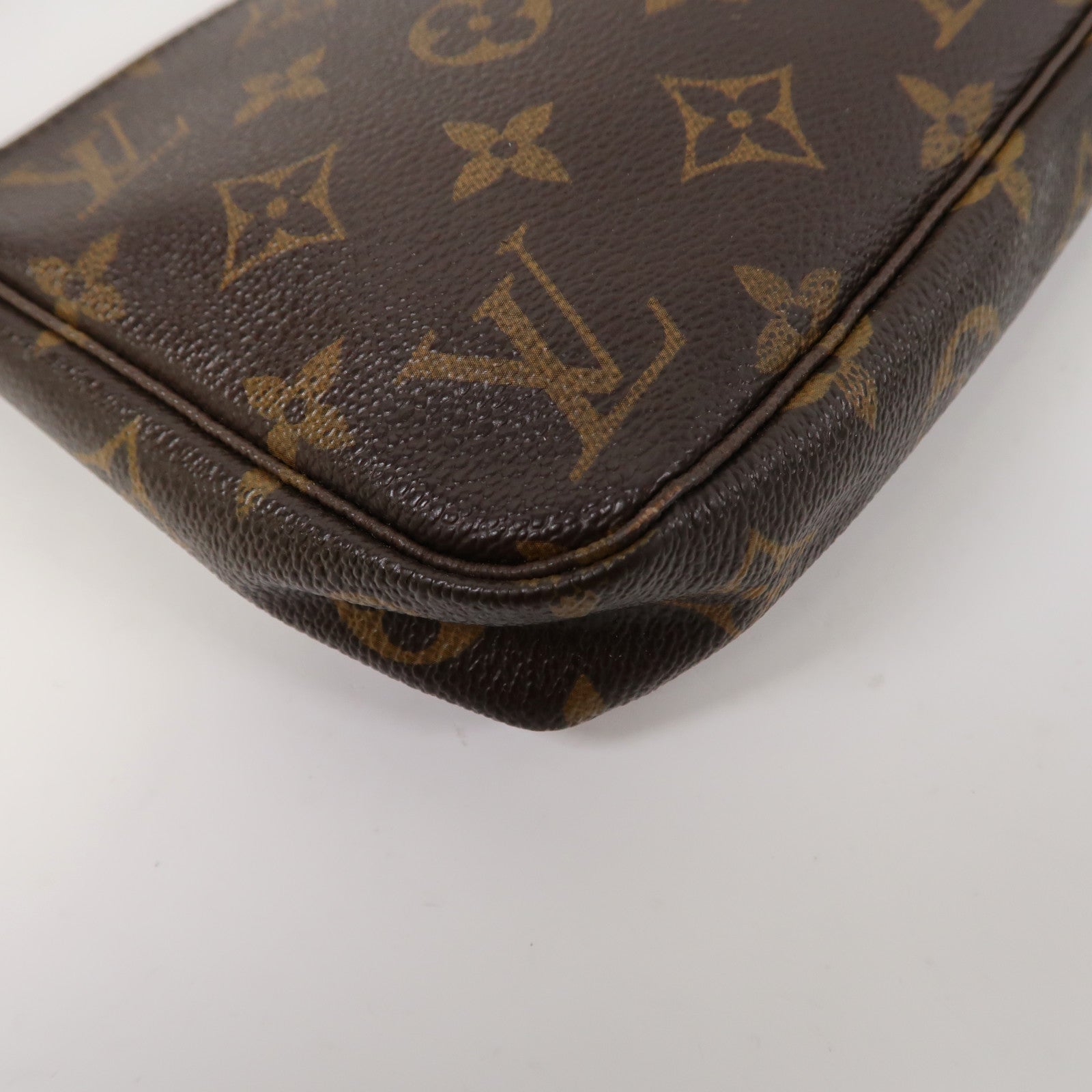 LOUIS VUITTON Monogram Pochette Accessories金扣手拿包啡色