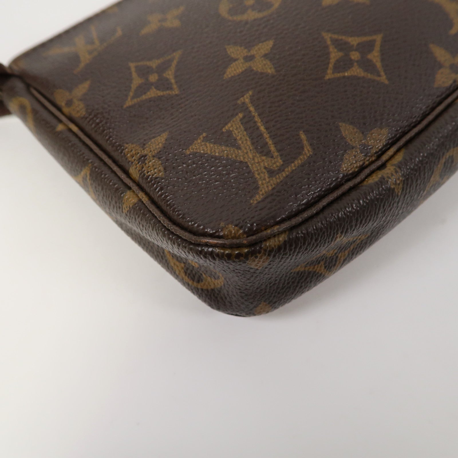 LOUIS VUITTON Monogram Pochette Accessories金扣手拿包啡色