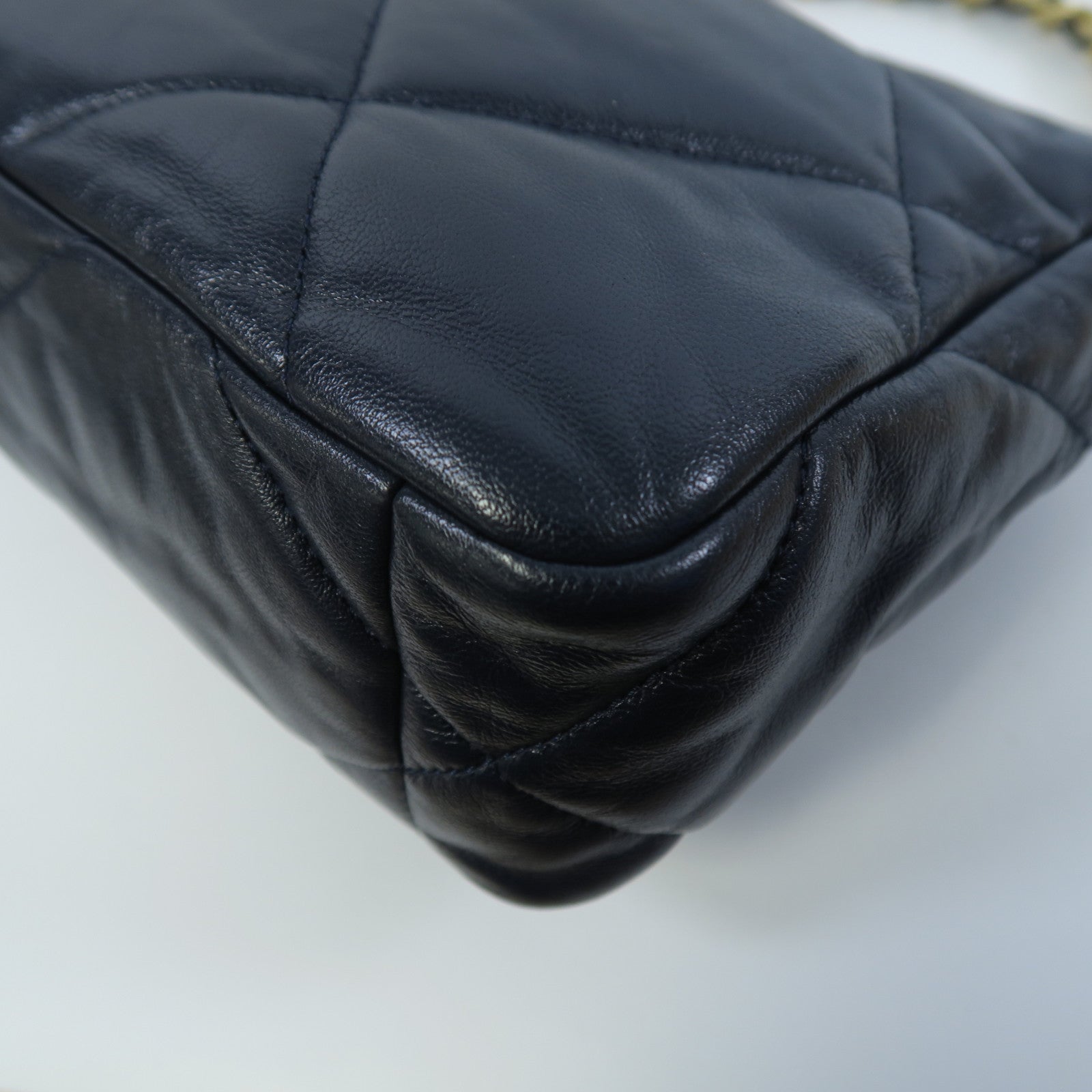 CHANEL 菱格皮革Chanel 19 Chain Shoulder金扣/銀扣鏈帶手挽肩背兩用袋深藍色