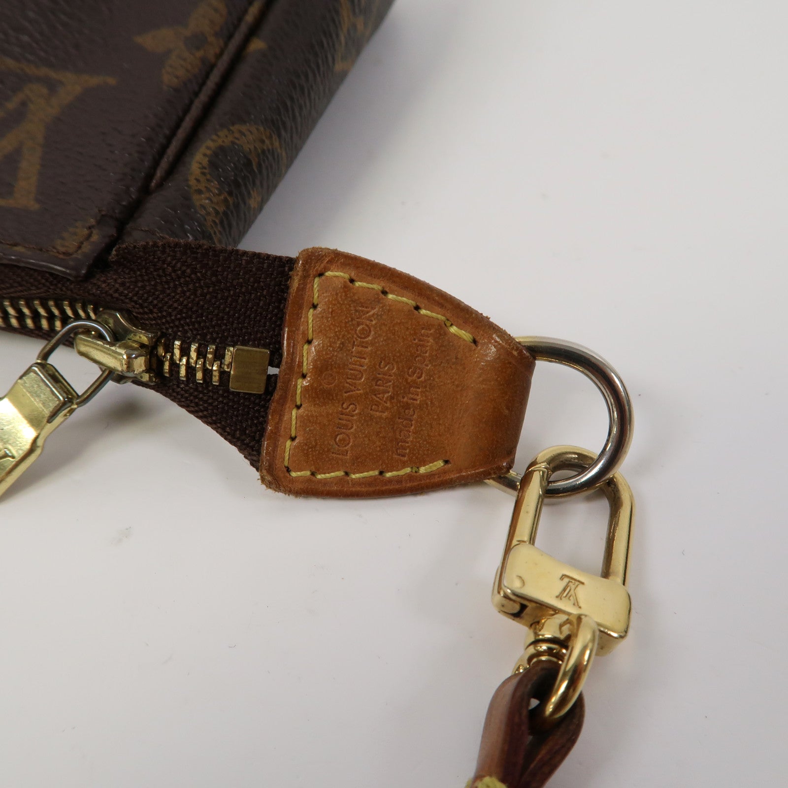 LOUIS VUITTON Monogram Pochette Accessories金扣手拿包啡色