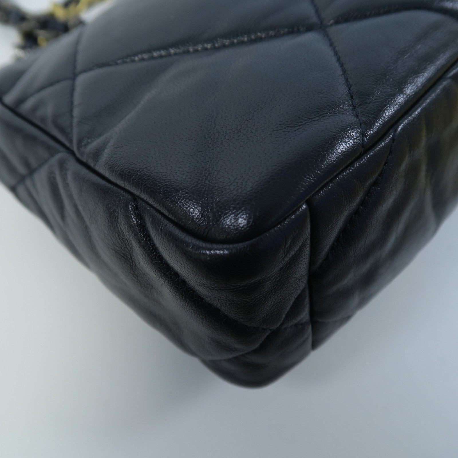 CHANEL 菱格皮革Chanel 19 Chain Shoulder金扣/銀扣鏈帶手挽肩背兩用袋深藍色