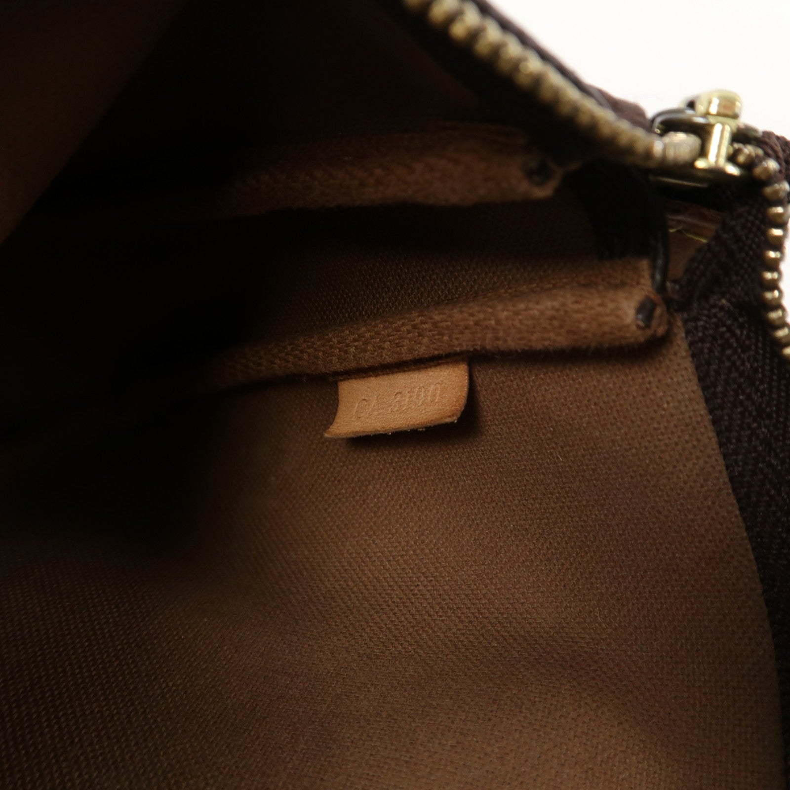 LOUIS VUITTON Monogram Pochette Accessories金扣手拿包啡色