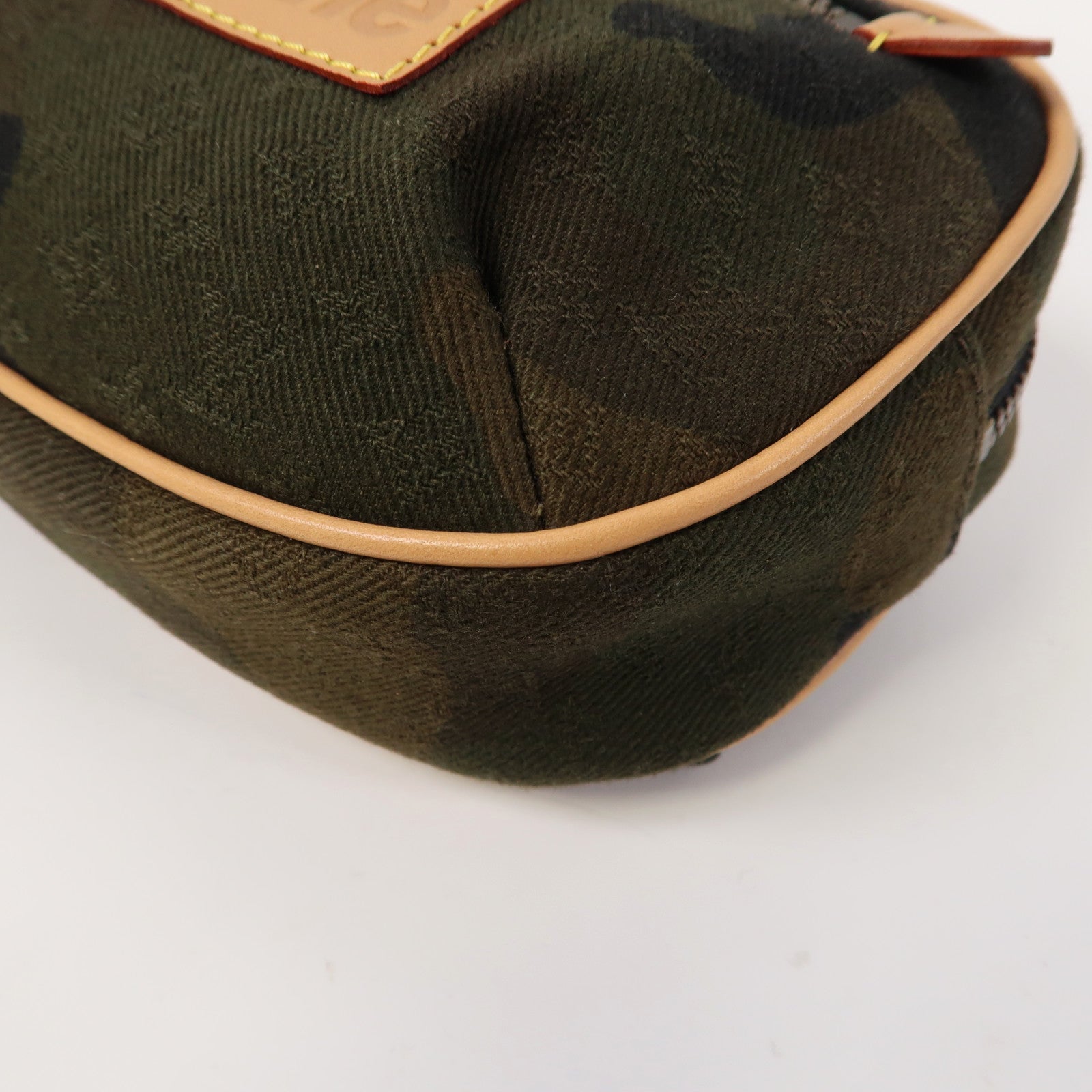 LOUIS VUITTON 帆布Supreme Camouflage Body Bag金扣肩背袋綠色