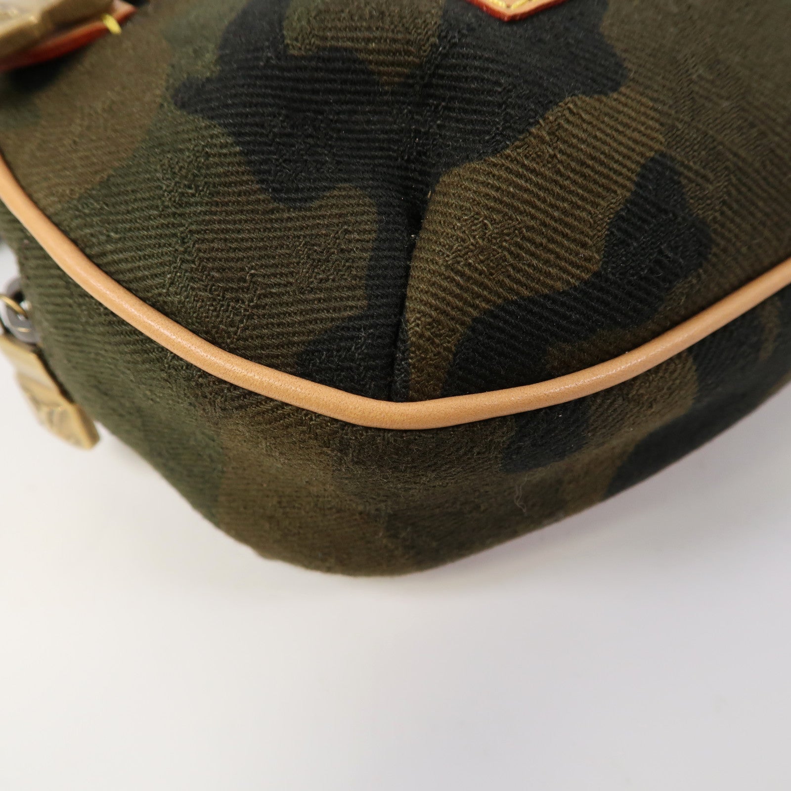 LOUIS VUITTON 帆布Supreme Camouflage Body Bag金扣肩背袋綠色