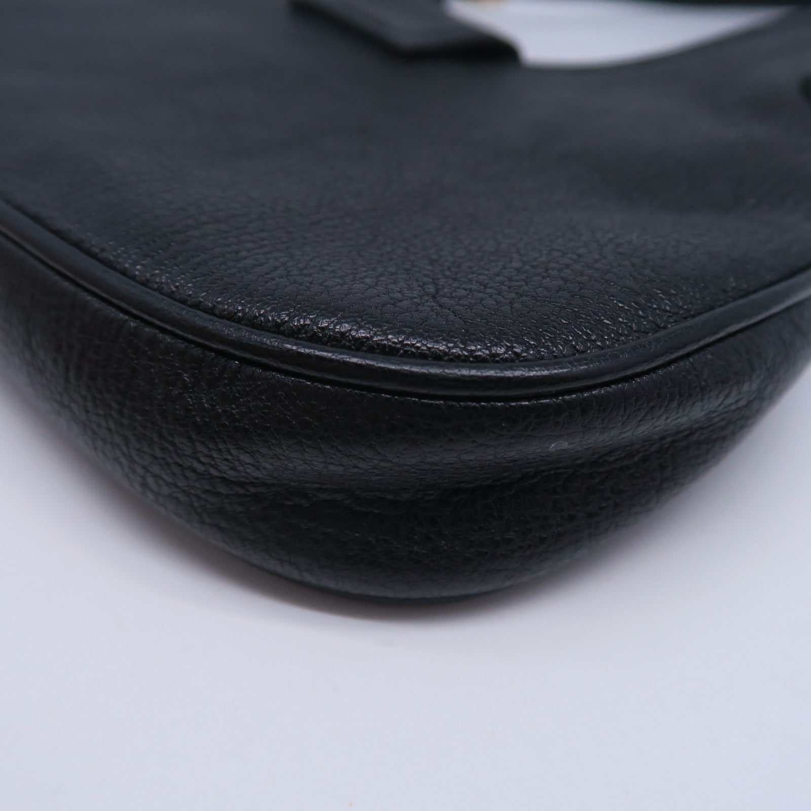 Miu Miu 牛皮皮革Shoulder Bag金扣肩背袋黑色