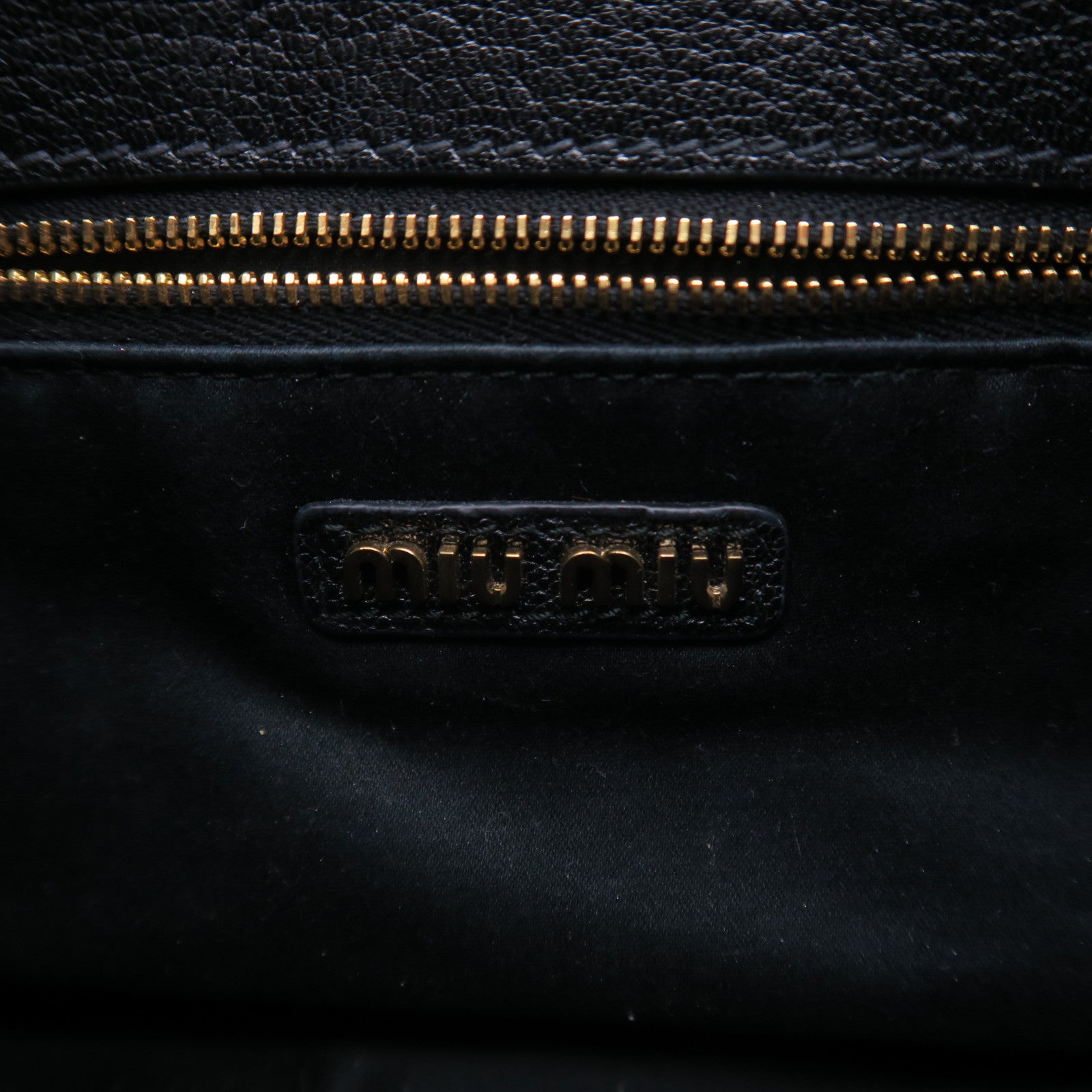 Miu Miu 牛皮皮革Shoulder Bag金扣肩背袋黑色