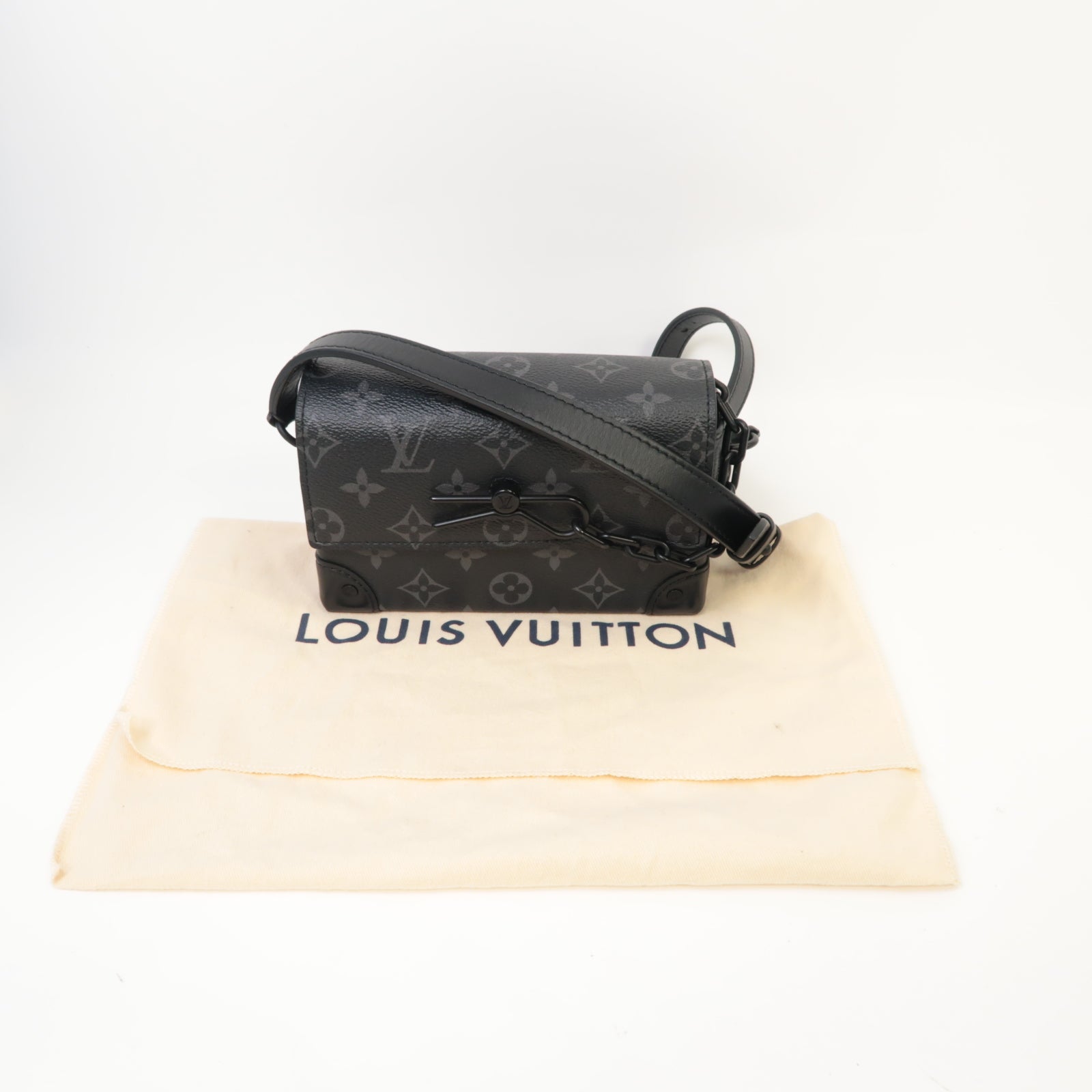 LOUIS VUITTON Monogram Eclipse Steamer肩背袋黑色