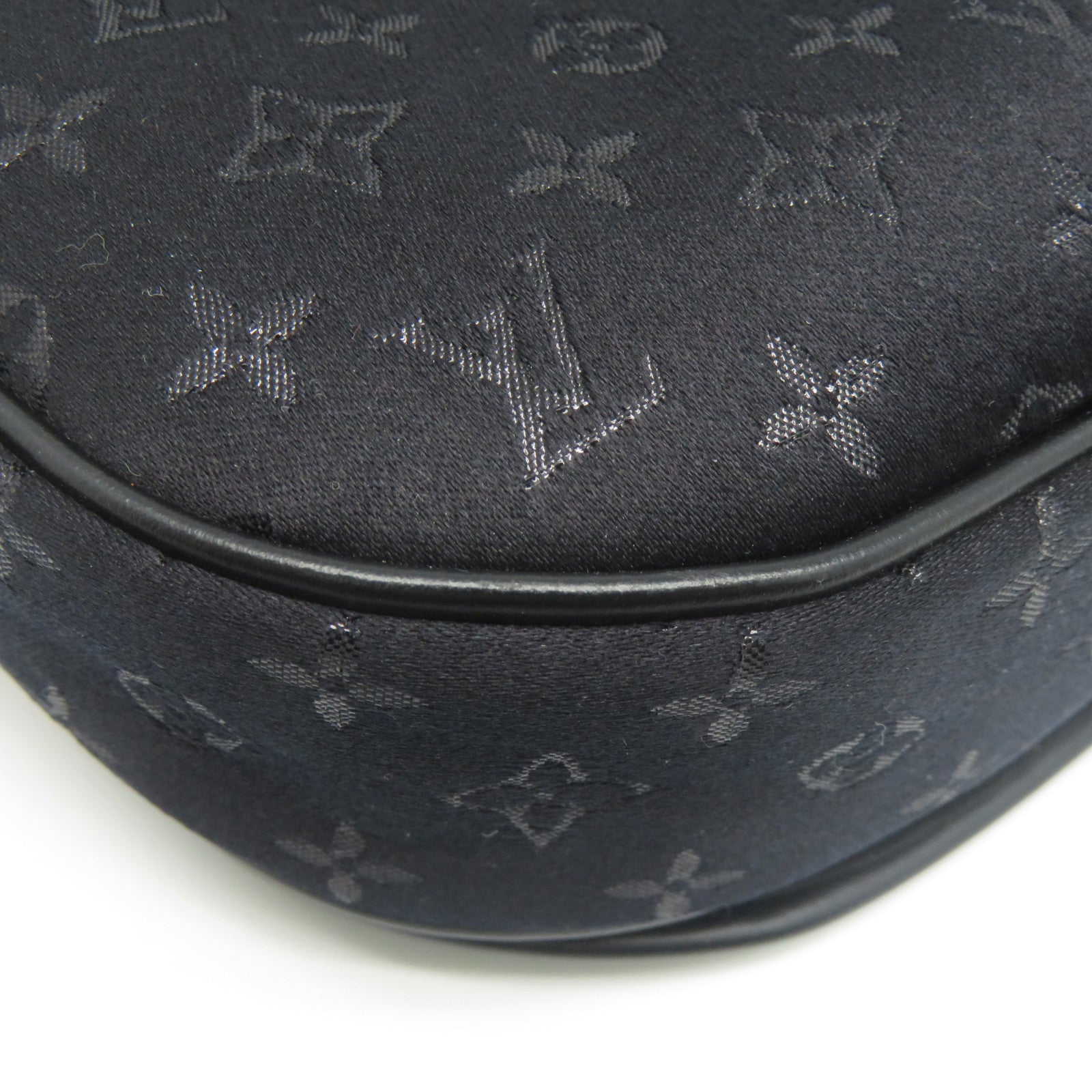 LOUIS VUITTON Monogram Satin Comte De Fe Musette銀扣肩背袋黑色