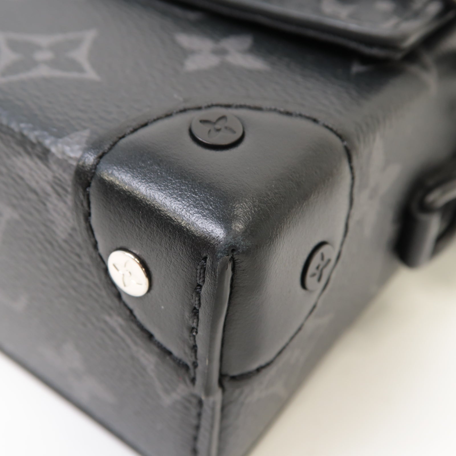 LOUIS VUITTON Monogram Eclipse Steamer肩背袋黑色