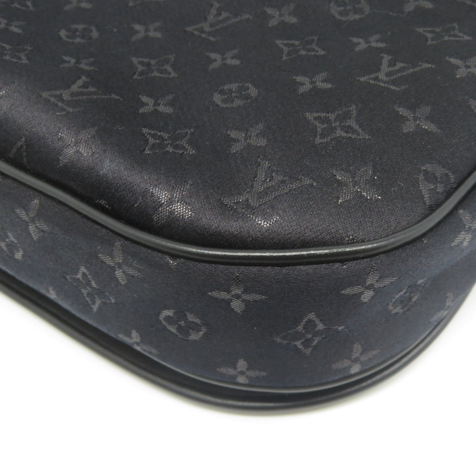 LOUIS VUITTON Monogram Satin Comte De Fe Musette銀扣肩背袋黑色