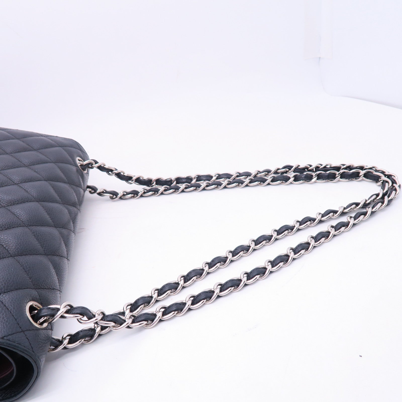 CHANEL 【激減優惠】菱格Caviar皮革Classic Jumbo銀扣鏈帶肩背袋黑色
