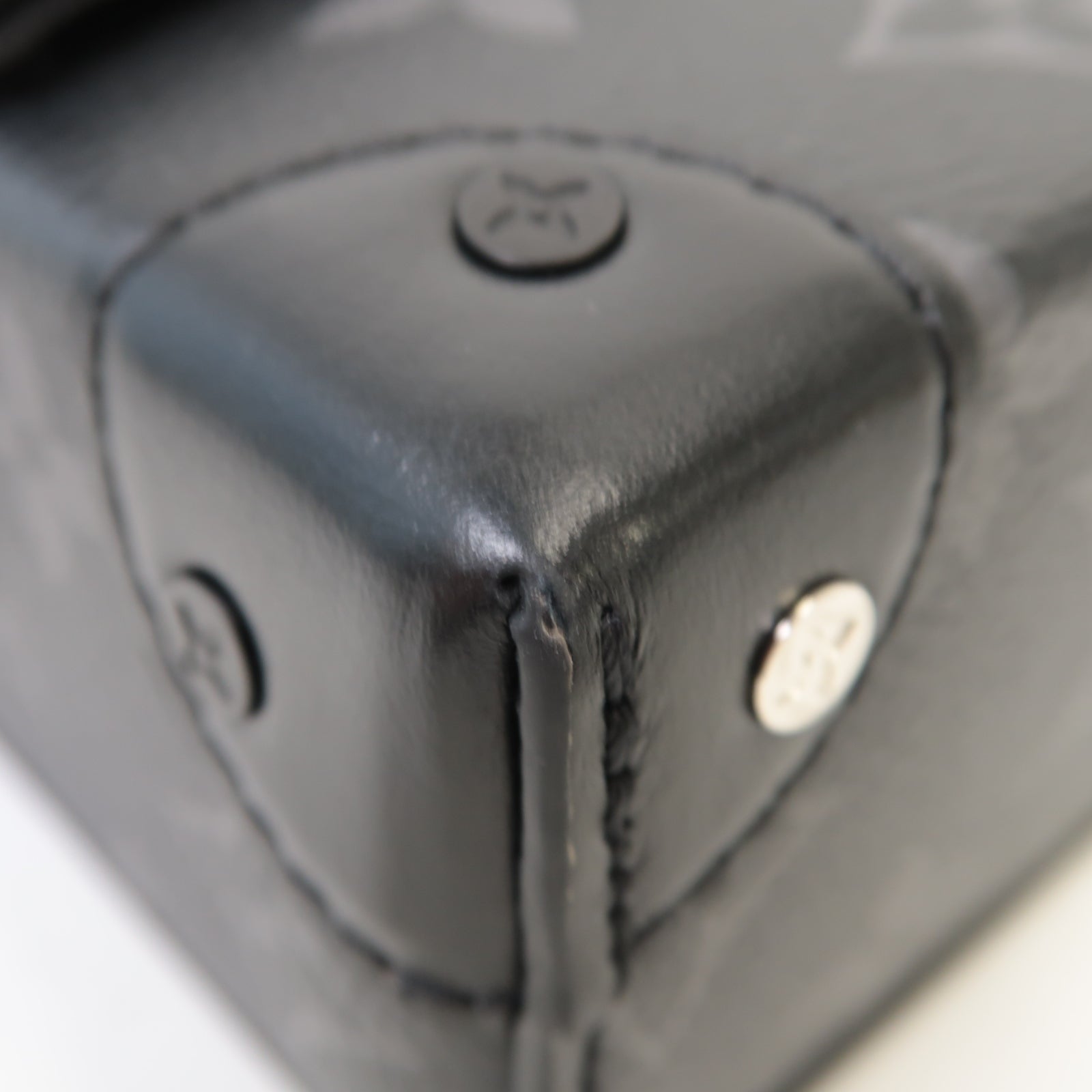LOUIS VUITTON Monogram Eclipse Steamer肩背袋黑色