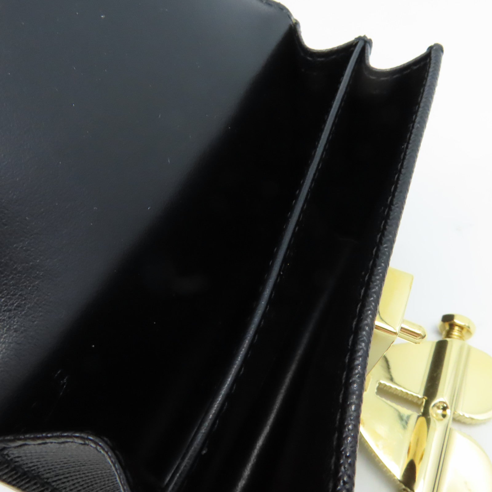 PRADA Saffiano皮革Shoulder Bag金扣肩背袋黑色