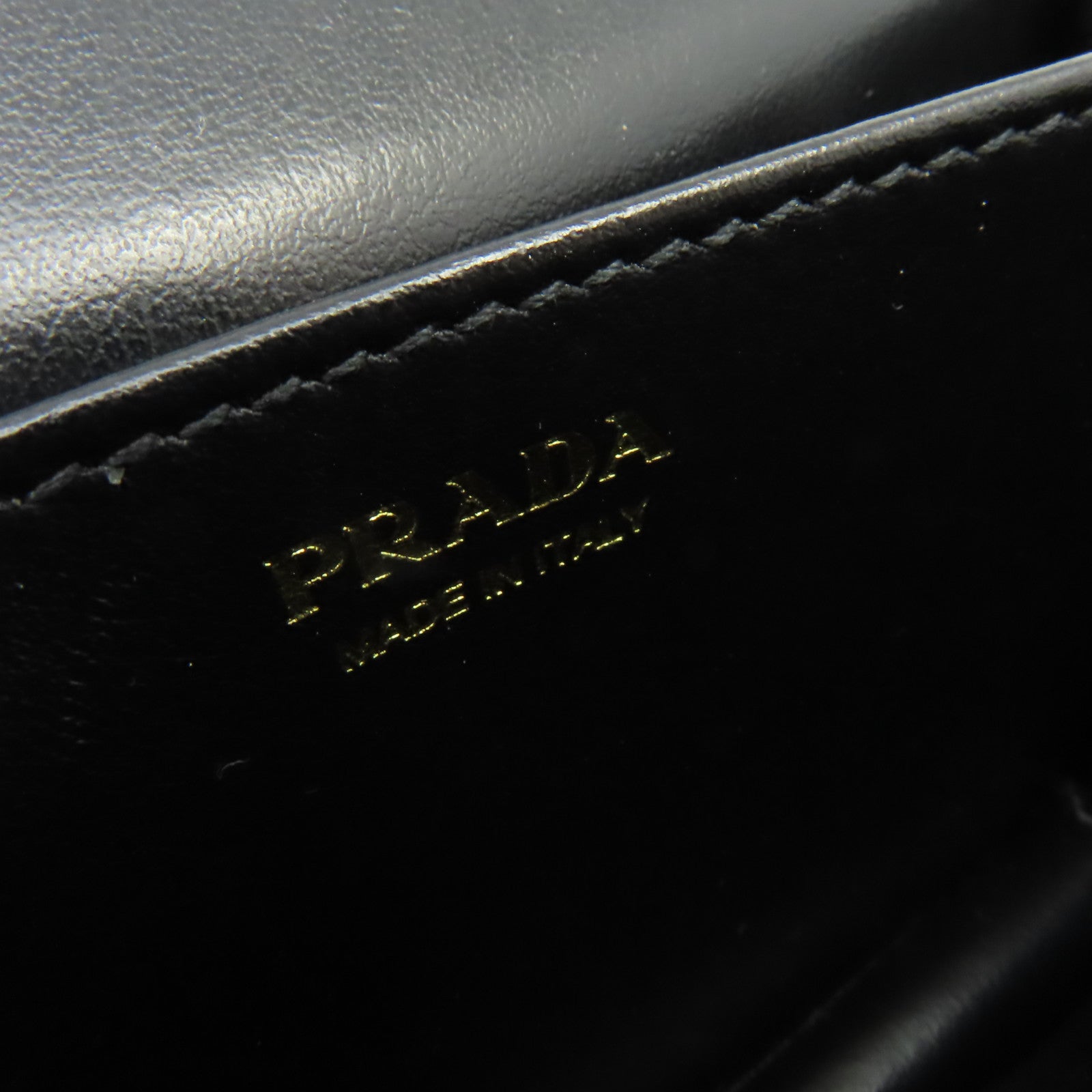 PRADA Saffiano皮革Shoulder Bag金扣肩背袋黑色