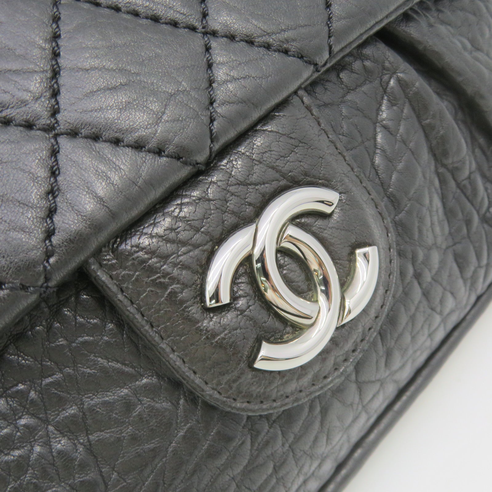 CHANEL rhombic cowhide leather Shoulder Bag silver buckle chain shoulder bag black