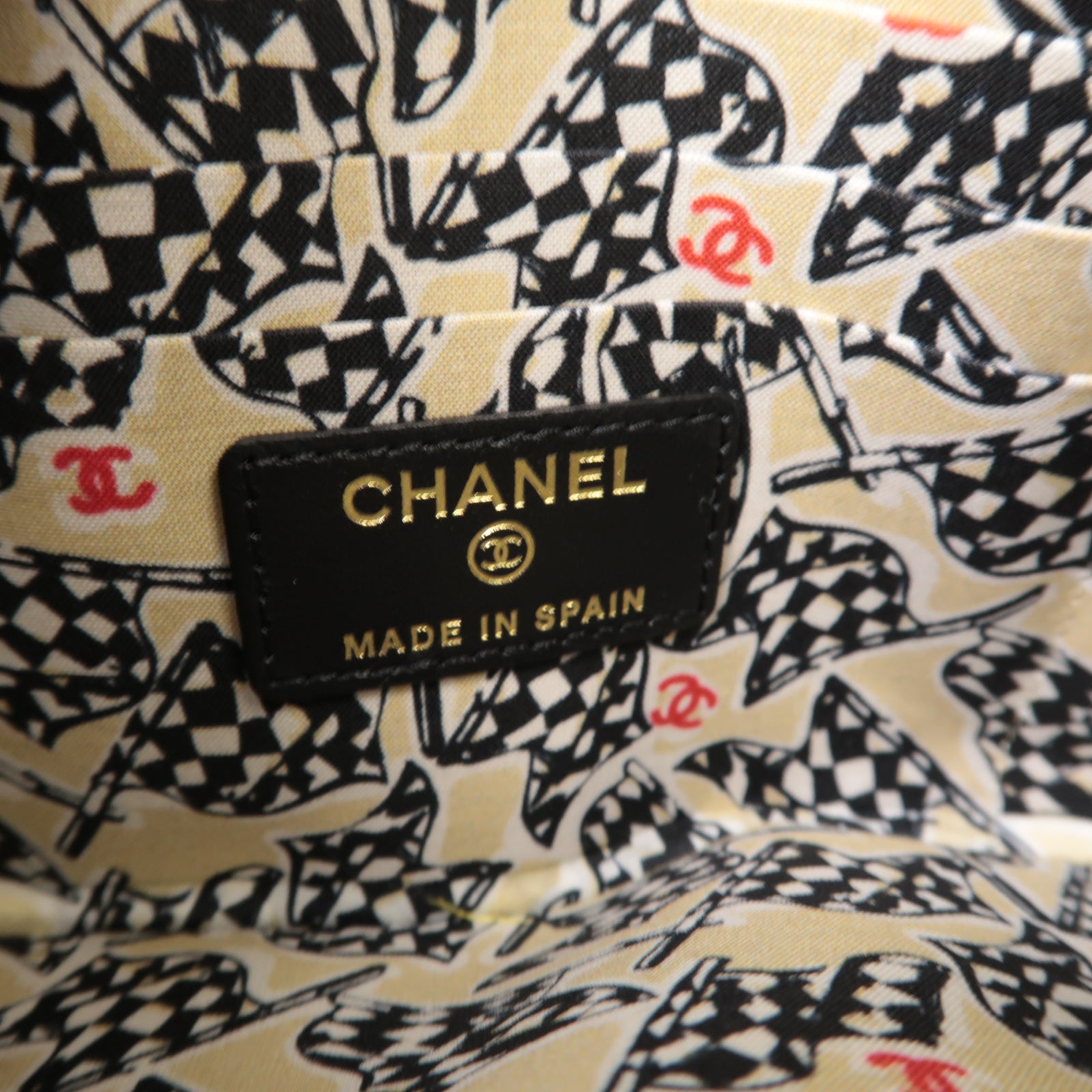 CHANEL 菱格Caviar皮革Pouch金扣手拿包黑色