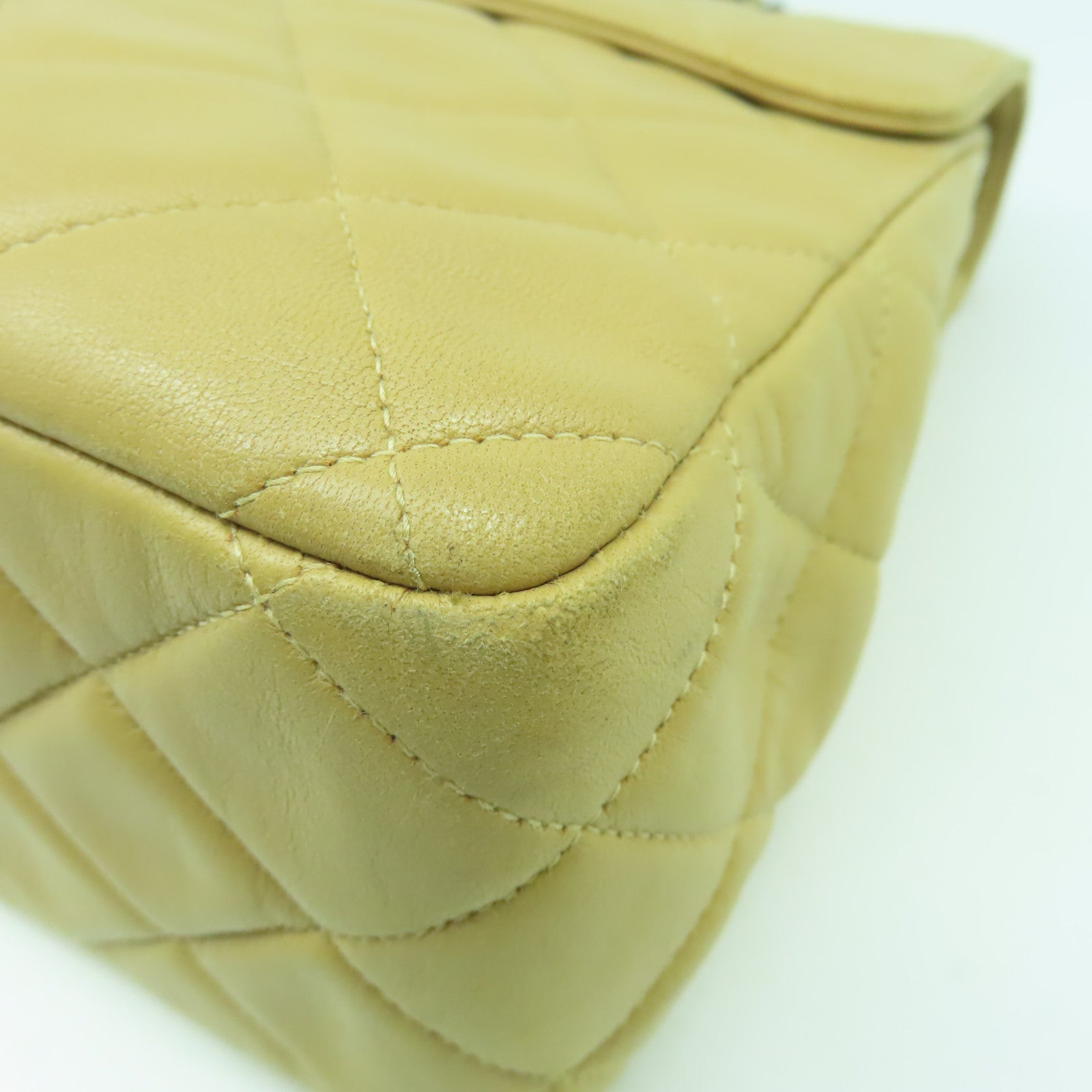 CHANEL 菱格牛皮皮革Chain Shoulder Bag鏈帶肩背袋米色