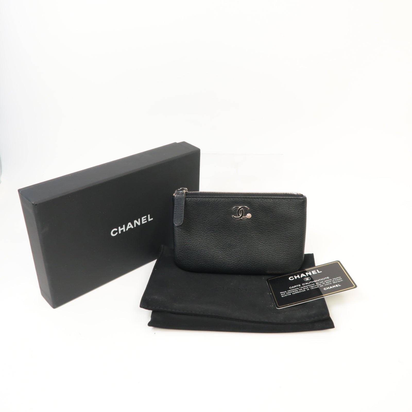 CHANEL 牛皮皮革Mini Pouch銀扣手拿包黑色