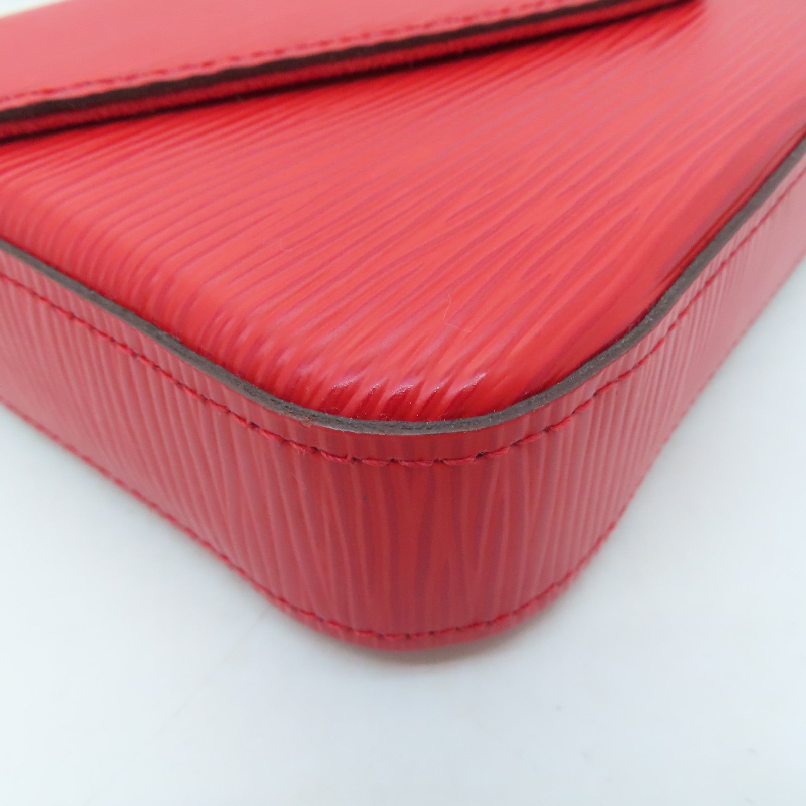 LOUIS VUITTON Epi Felicie Silver Buckle Chain Shoulder Bag Red