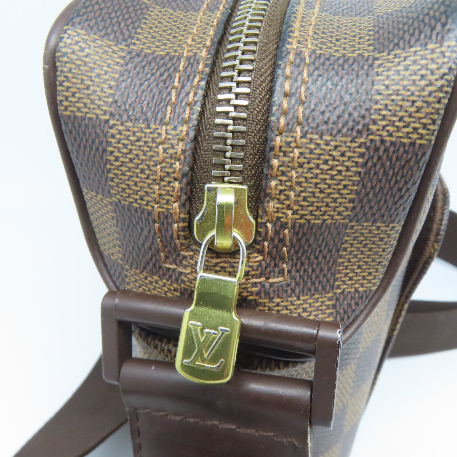 LOUIS VUITTON Damier Olav PM金扣肩背袋啡色