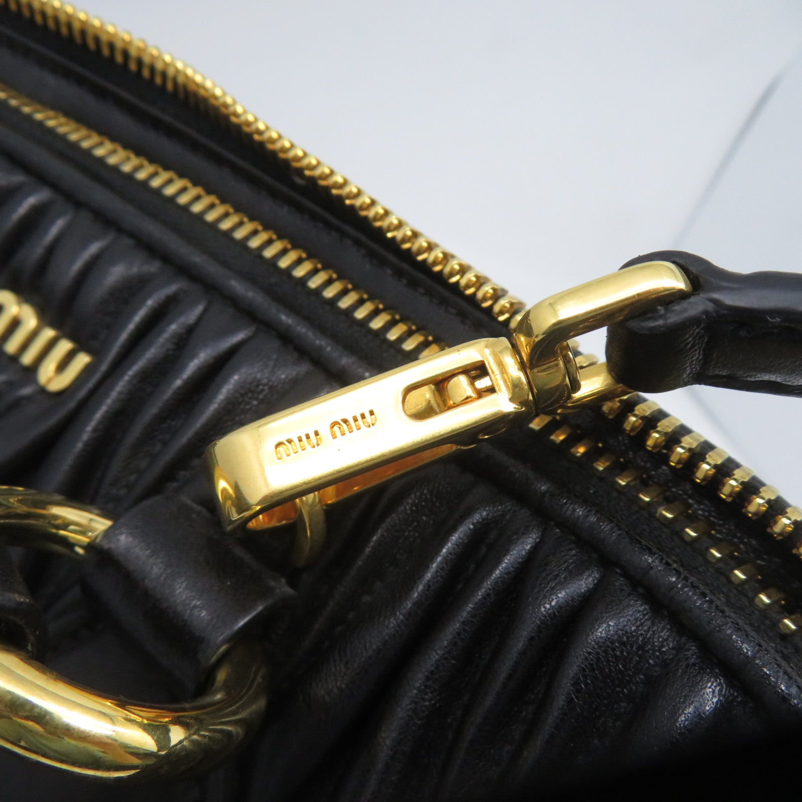 Miu Miu 牛皮皮革2 Way Shoulder金扣手挽肩背兩用袋黑色