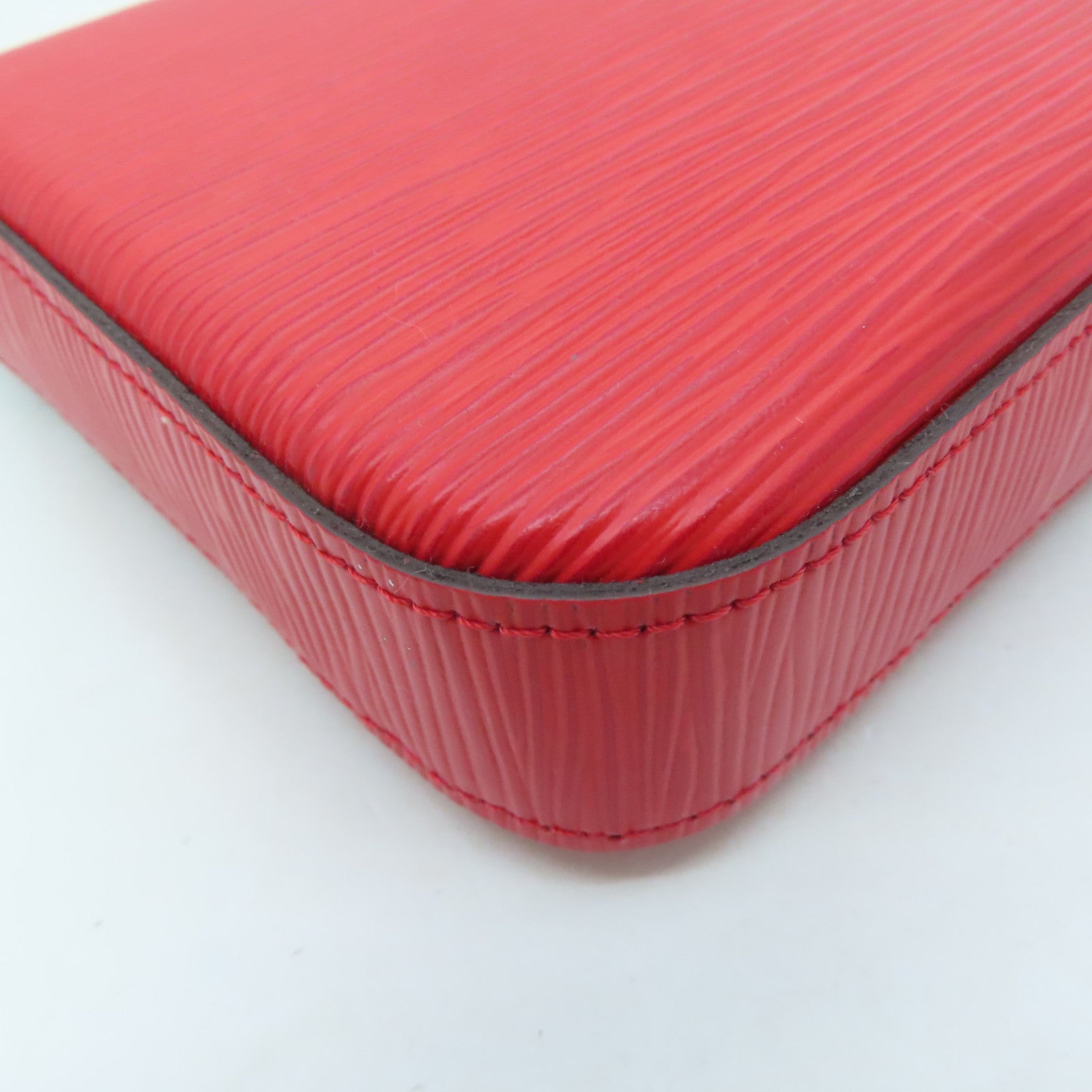 LOUIS VUITTON Epi Felicie Silver Buckle Chain Shoulder Bag Red