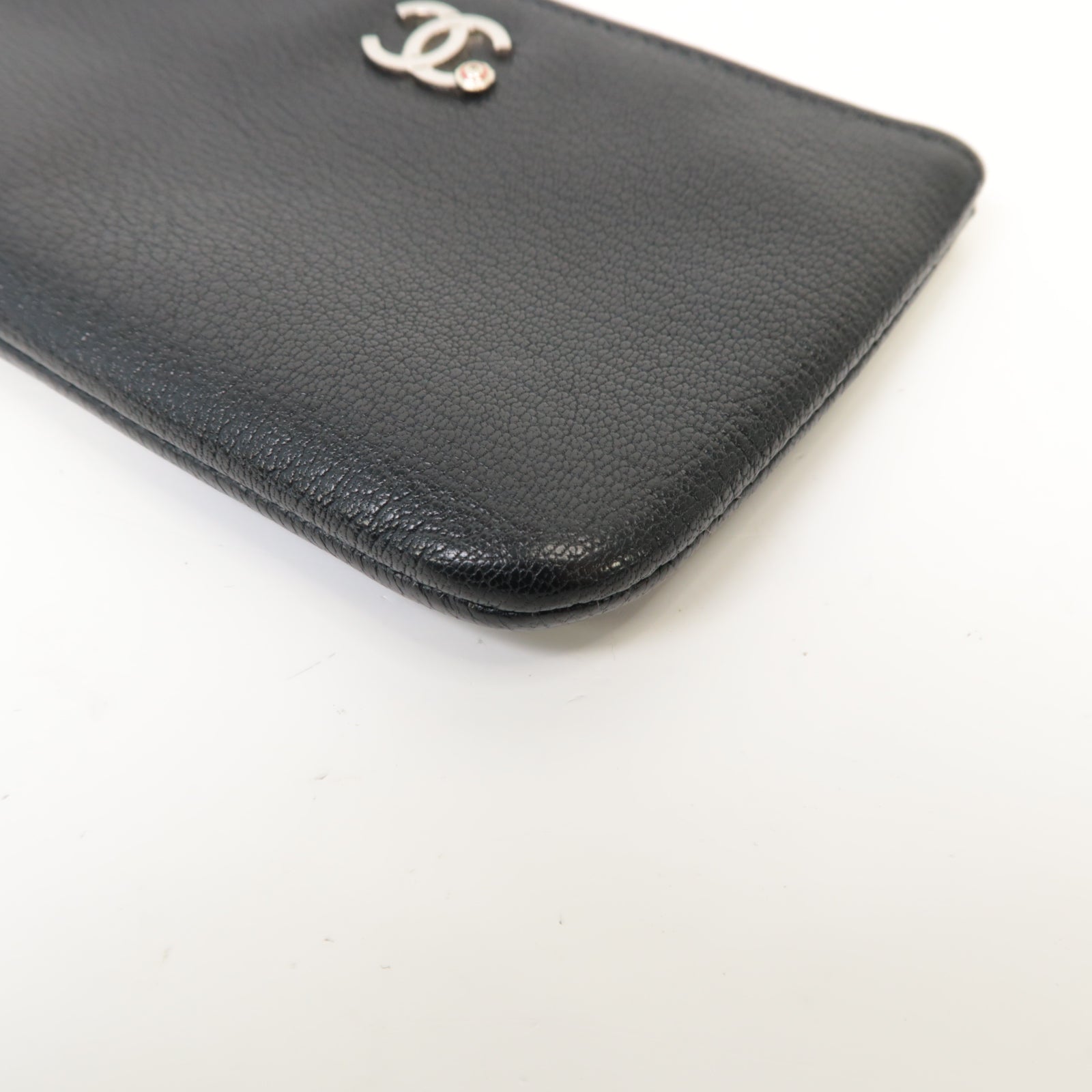 CHANEL 牛皮皮革Mini Pouch銀扣手拿包黑色