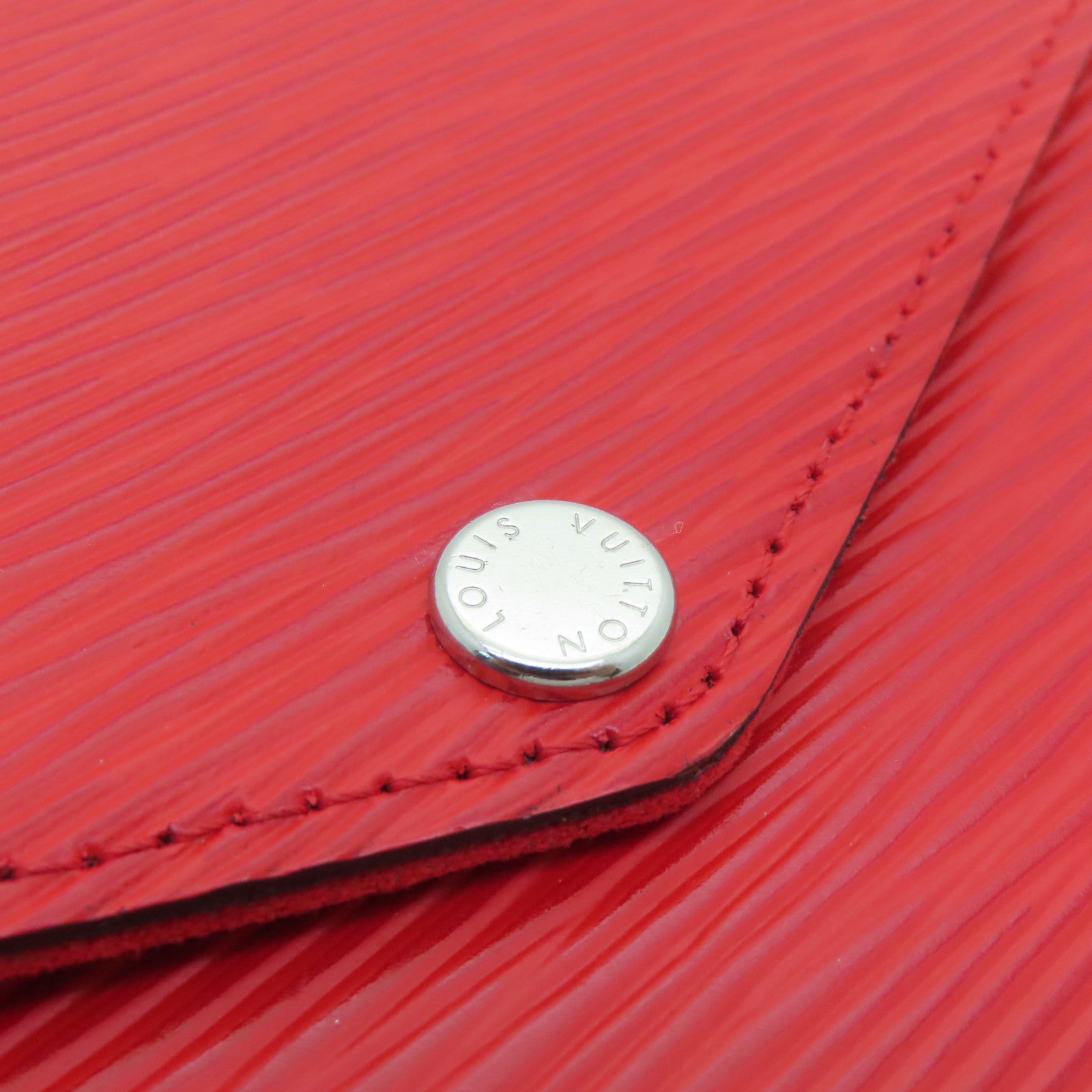 LOUIS VUITTON Epi Felicie Silver Buckle Chain Shoulder Bag Red
