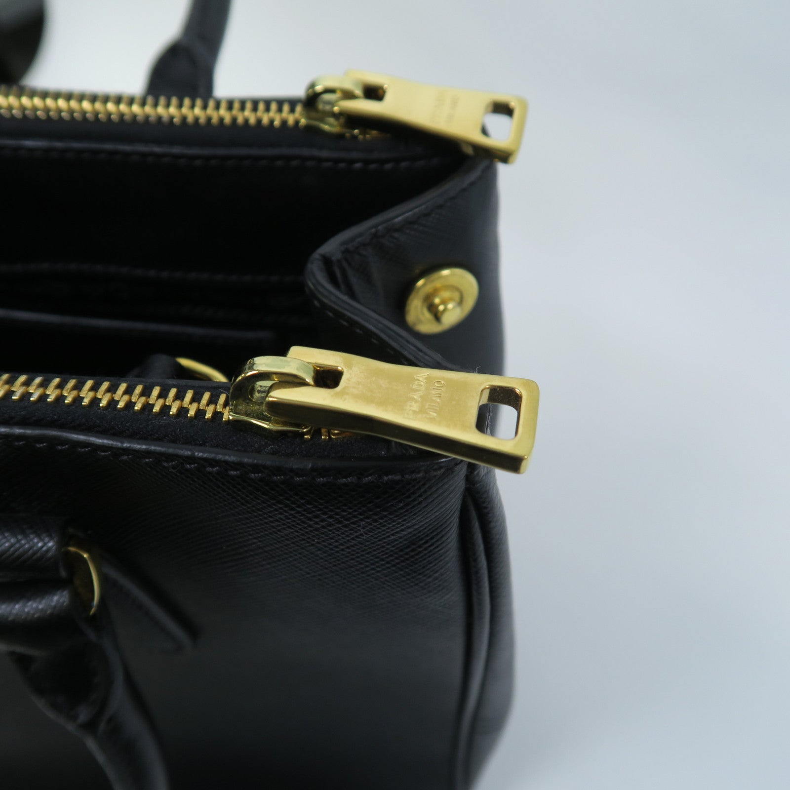 PRADA 牛皮皮革Galleria 2 Way Shoulder金扣手挽肩背兩用袋黑色