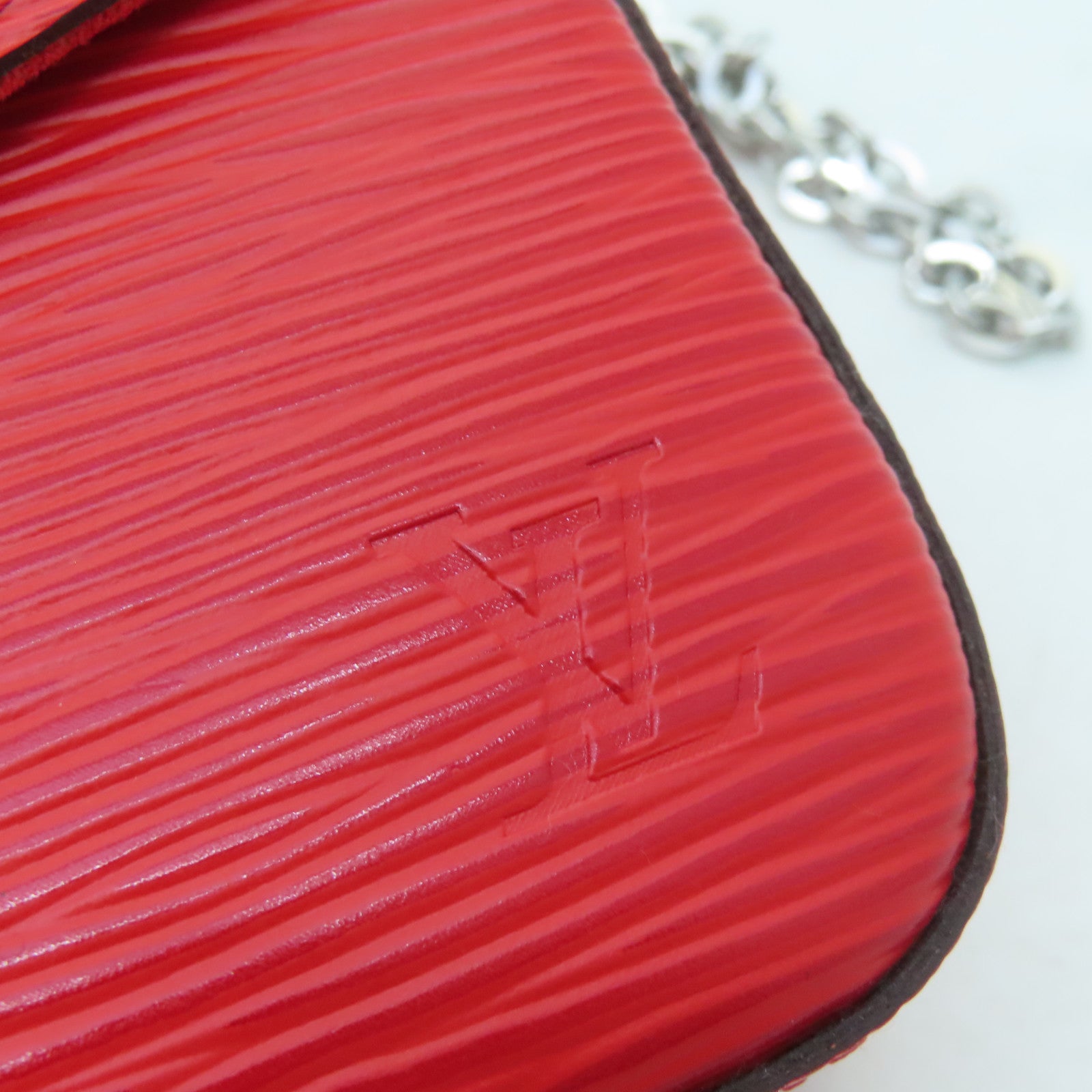 LOUIS VUITTON Epi Felicie Silver Buckle Chain Shoulder Bag Red