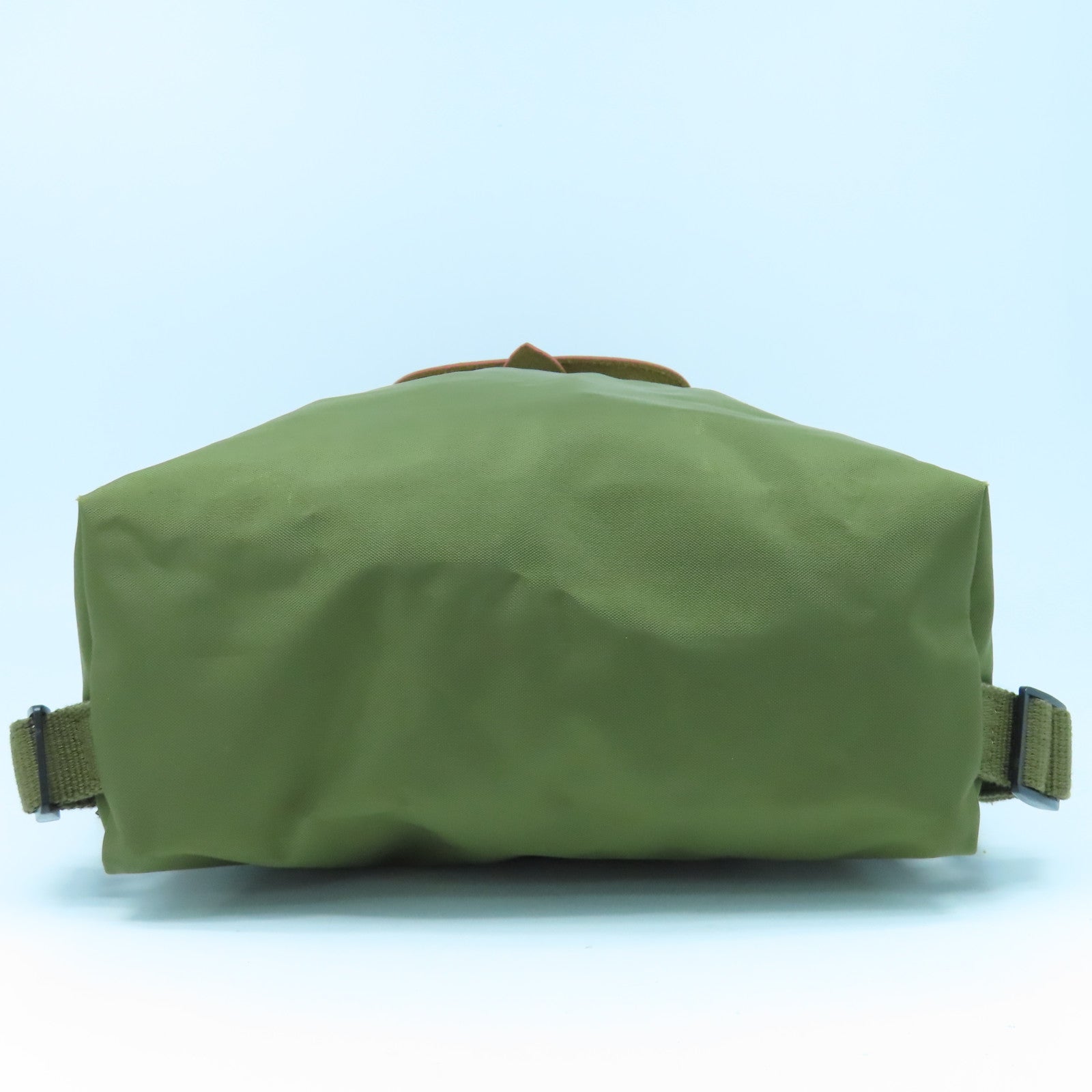 Longchamp 尼龙Backpack银扣背包绿色