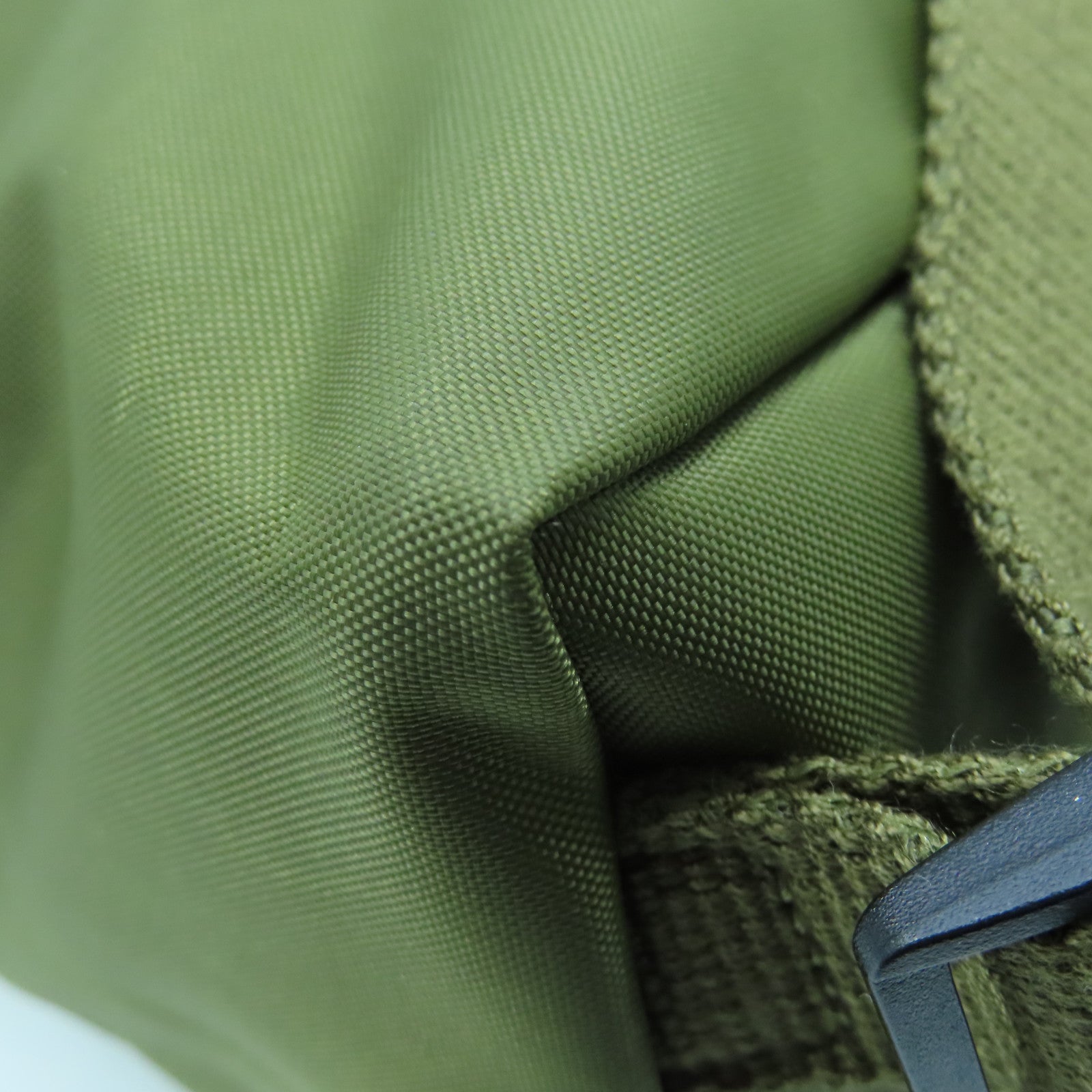 Longchamp 尼龙Backpack银扣背包绿色