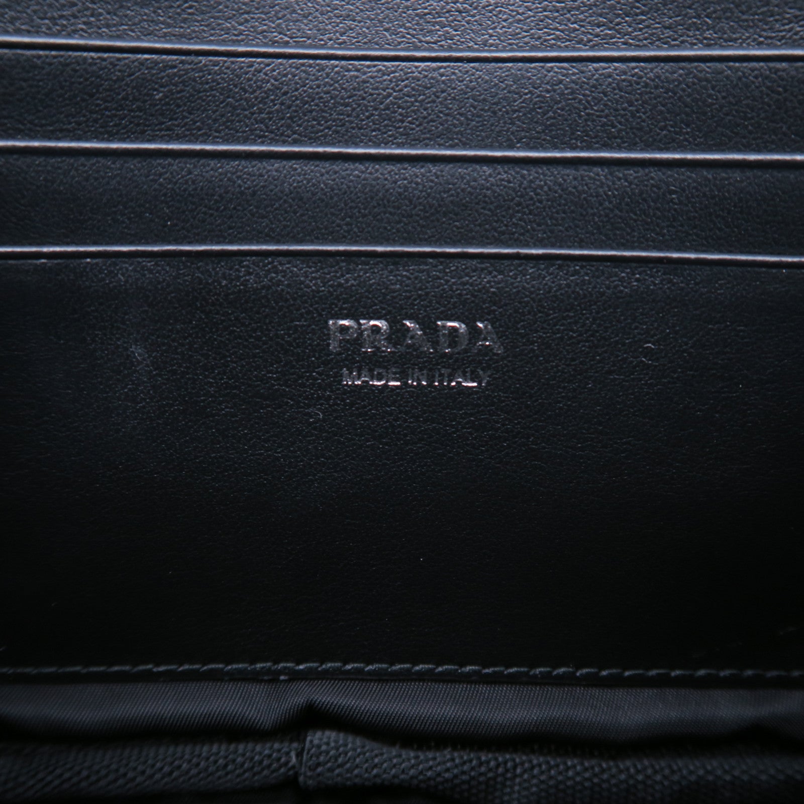 PRADA 尼龍Pouch銀扣手拿包黑色