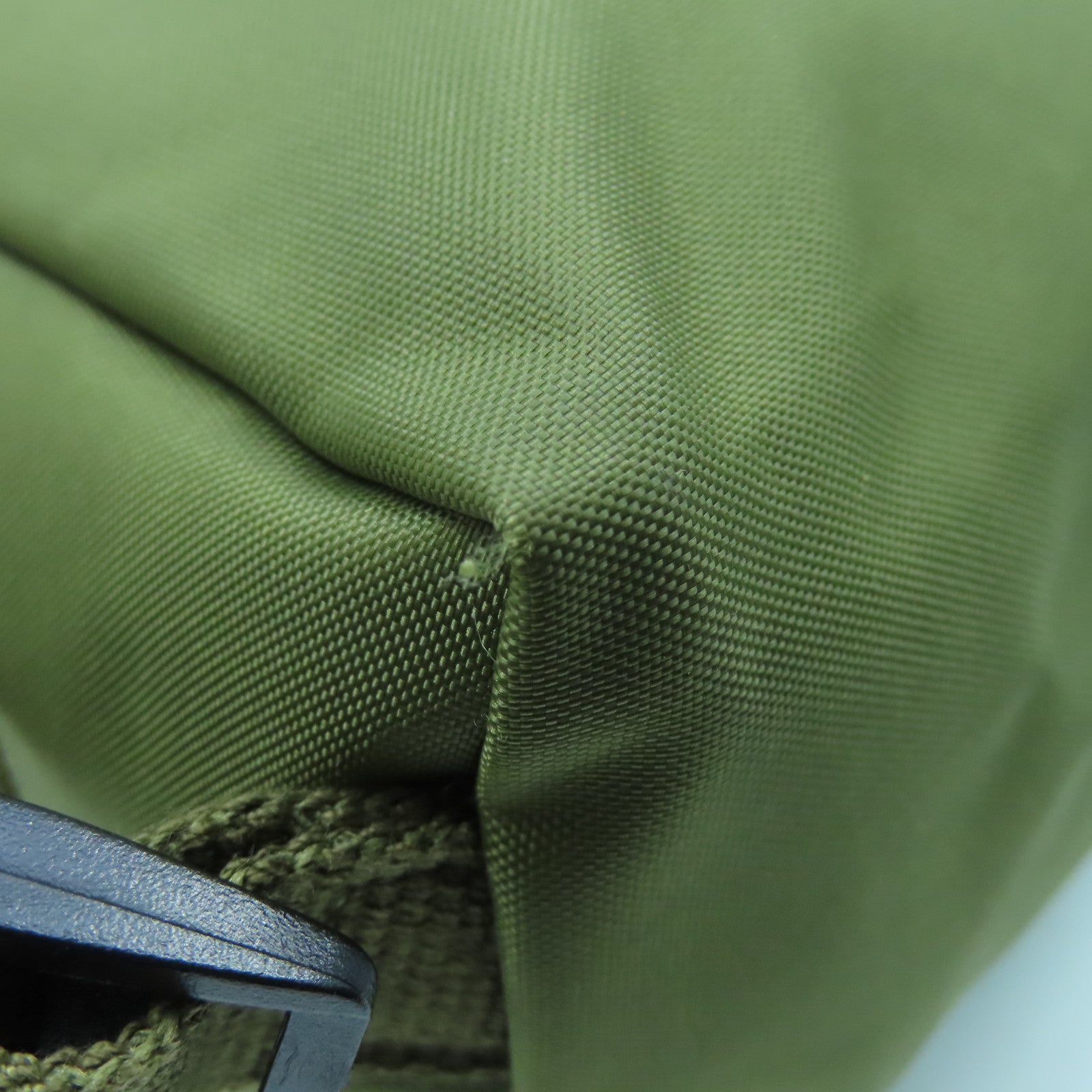 Longchamp 尼龙Backpack银扣背包绿色