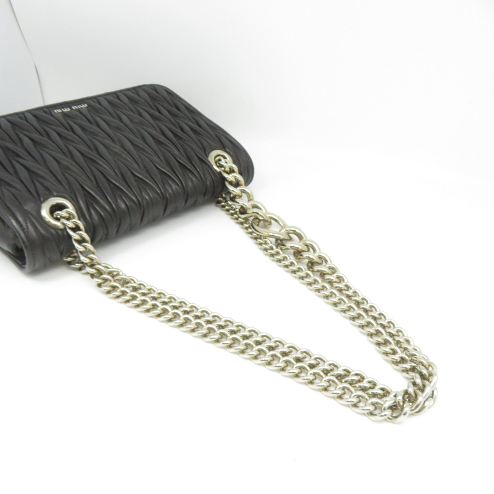Miu Miu 牛皮皮革Chain Shoulder銀扣鏈帶肩背袋黑色