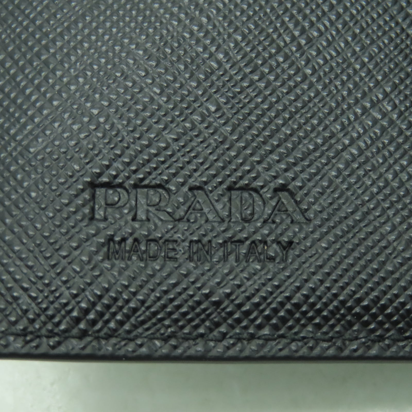 PRADA Saffiano皮革Card Holder銀扣卡片套黑色